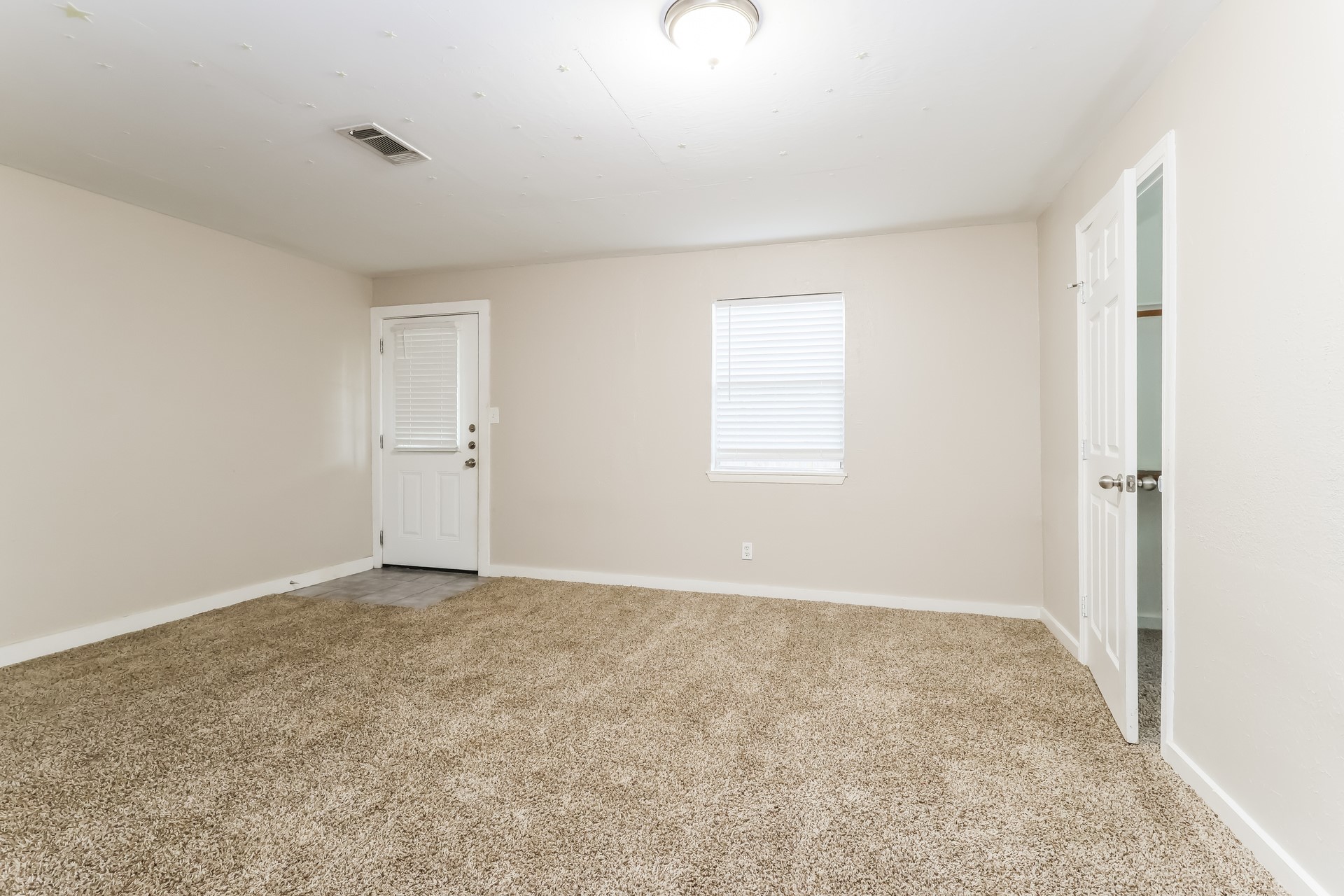 1722 Lindy Lane Property Photo 8