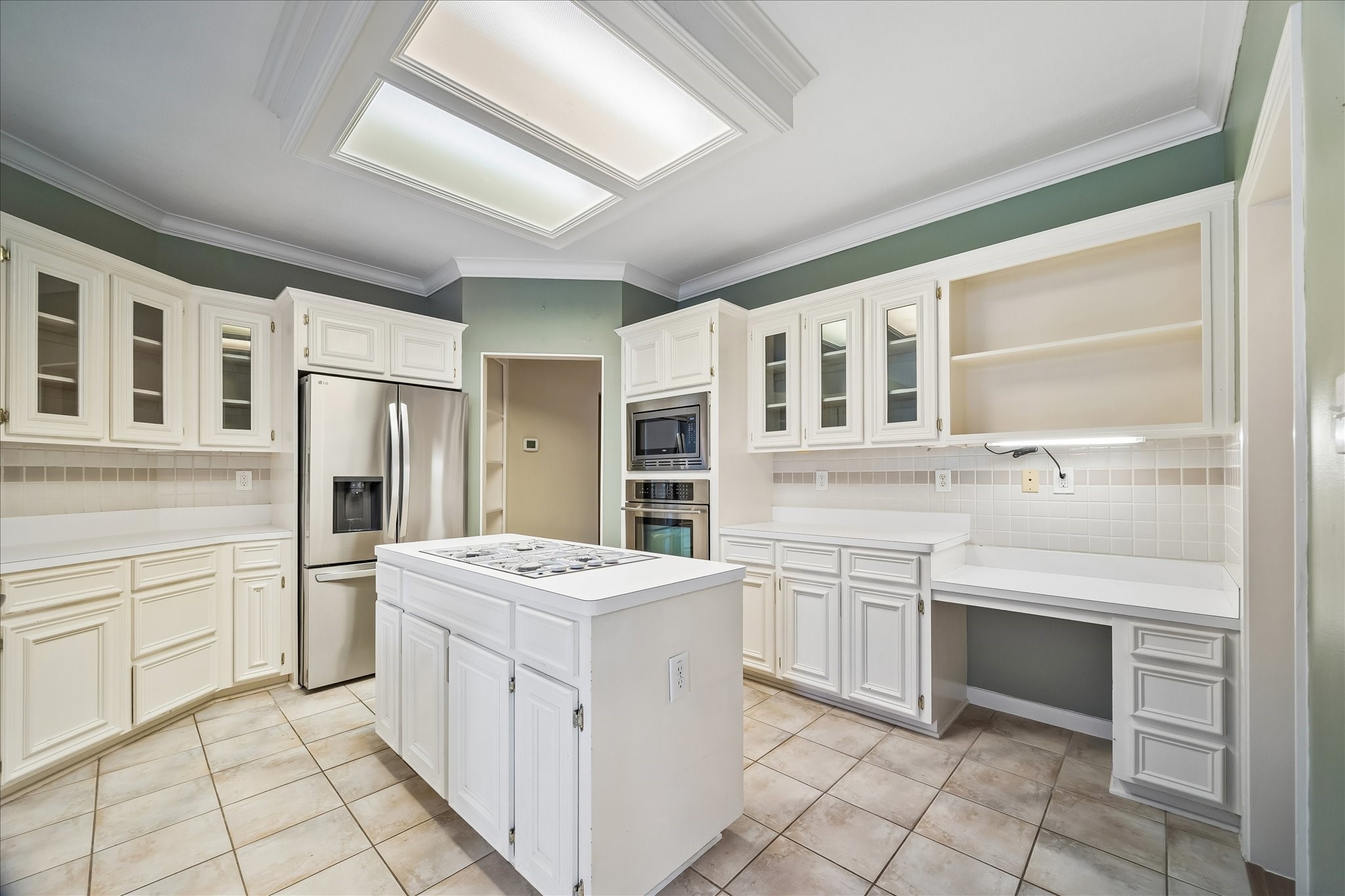 3319 Shadowfern Drive Property Photo 3