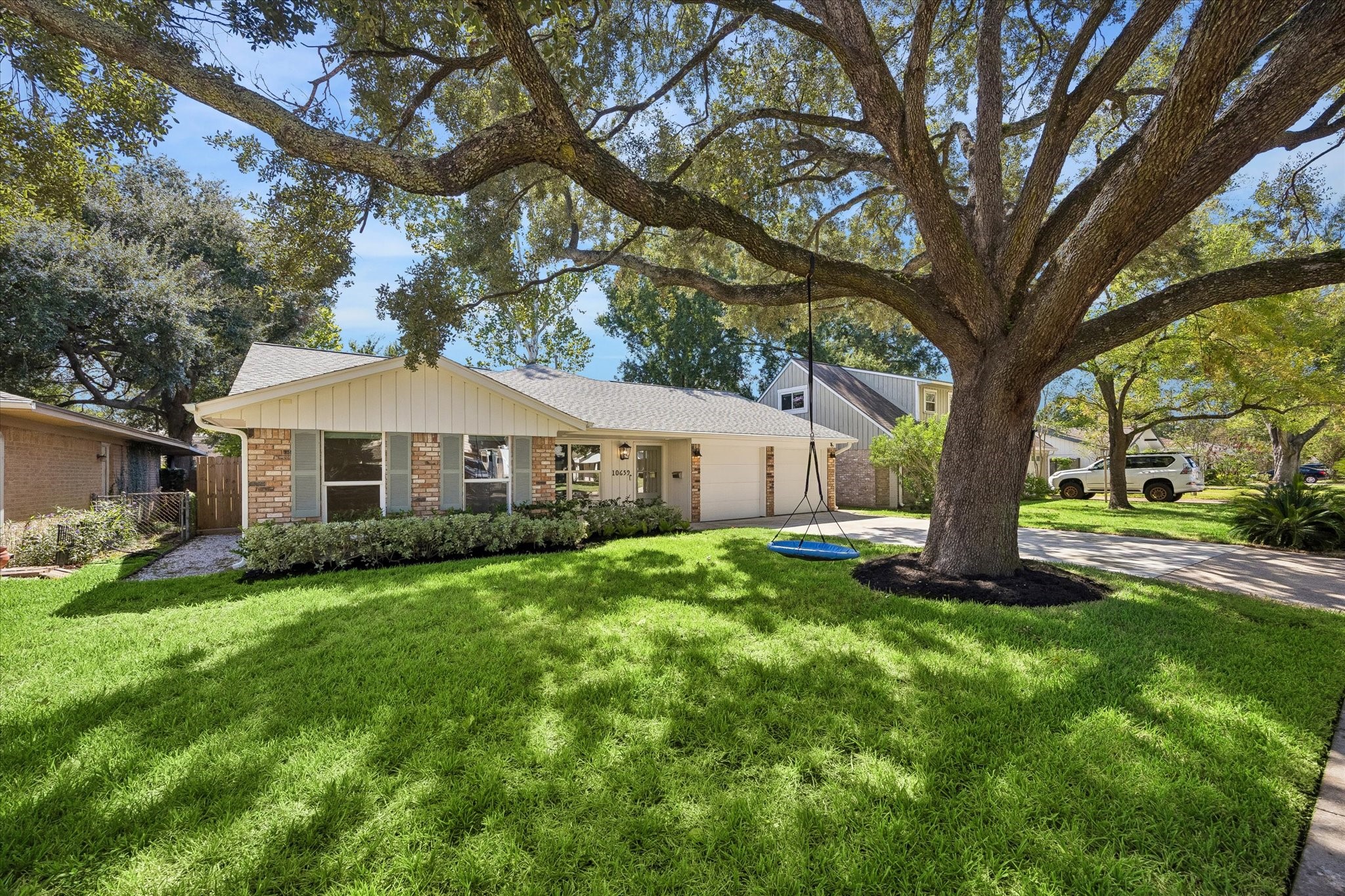 10659 Mayfield Road Property Photo 1