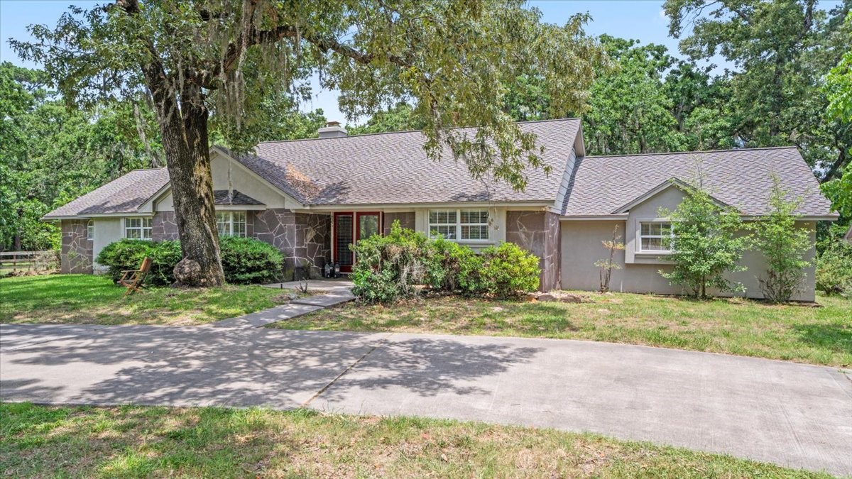 9502 Rolling Oaks Drive Property Photo 1