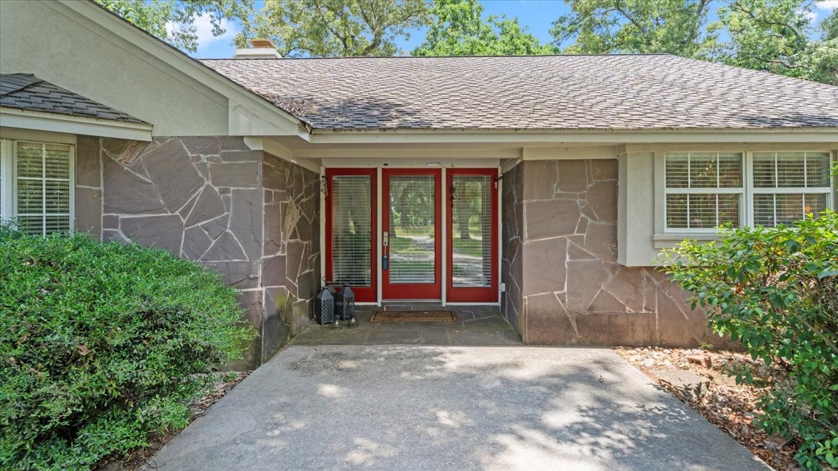 9502 Rolling Oaks Drive Property Photo 3