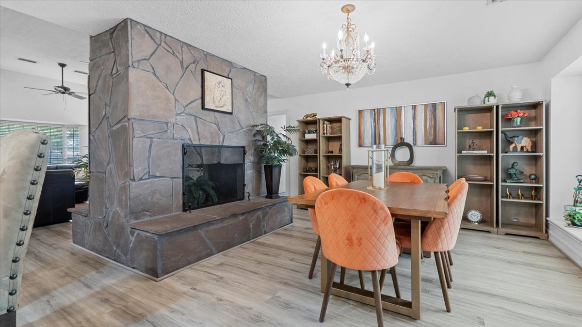 9502 Rolling Oaks Drive Property Photo 11
