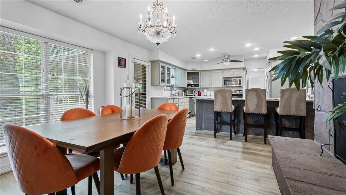 9502 Rolling Oaks Drive Property Photo 12