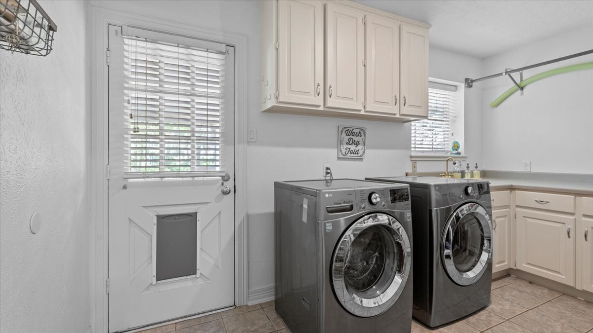 9502 Rolling Oaks Drive Property Photo 32