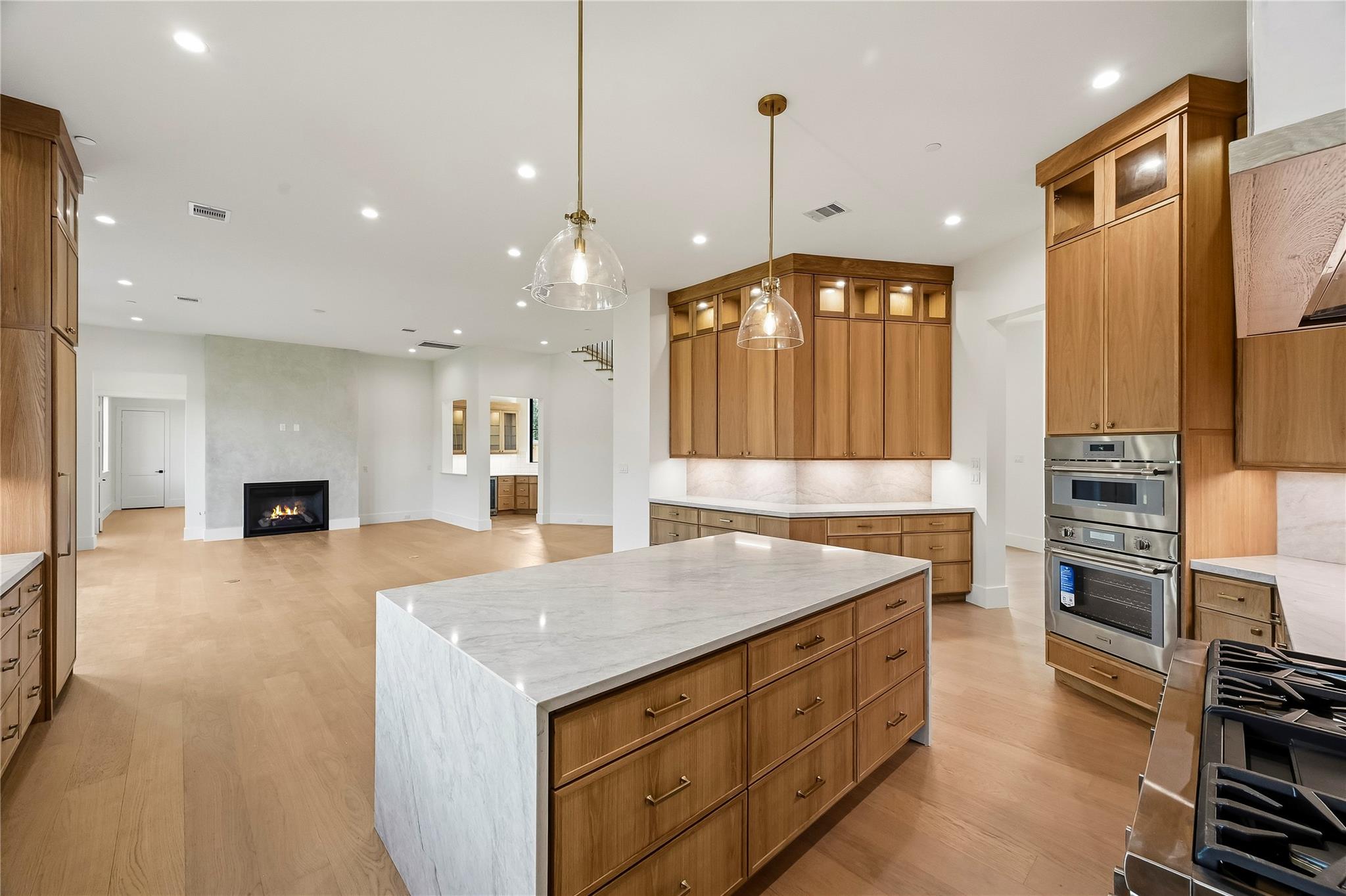 7907 S Villa Circle, Hilshire Village Tx 77055 Property Photo 1