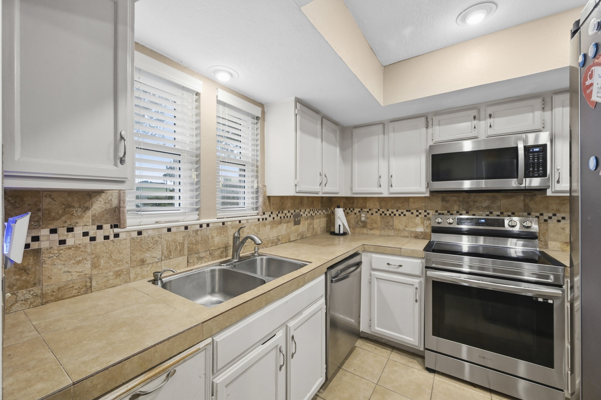 2931 Camelot Lane Property Photo 11