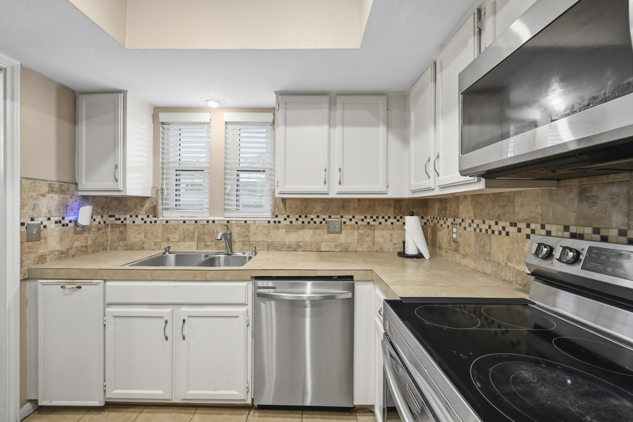 2931 Camelot Lane Property Photo 12
