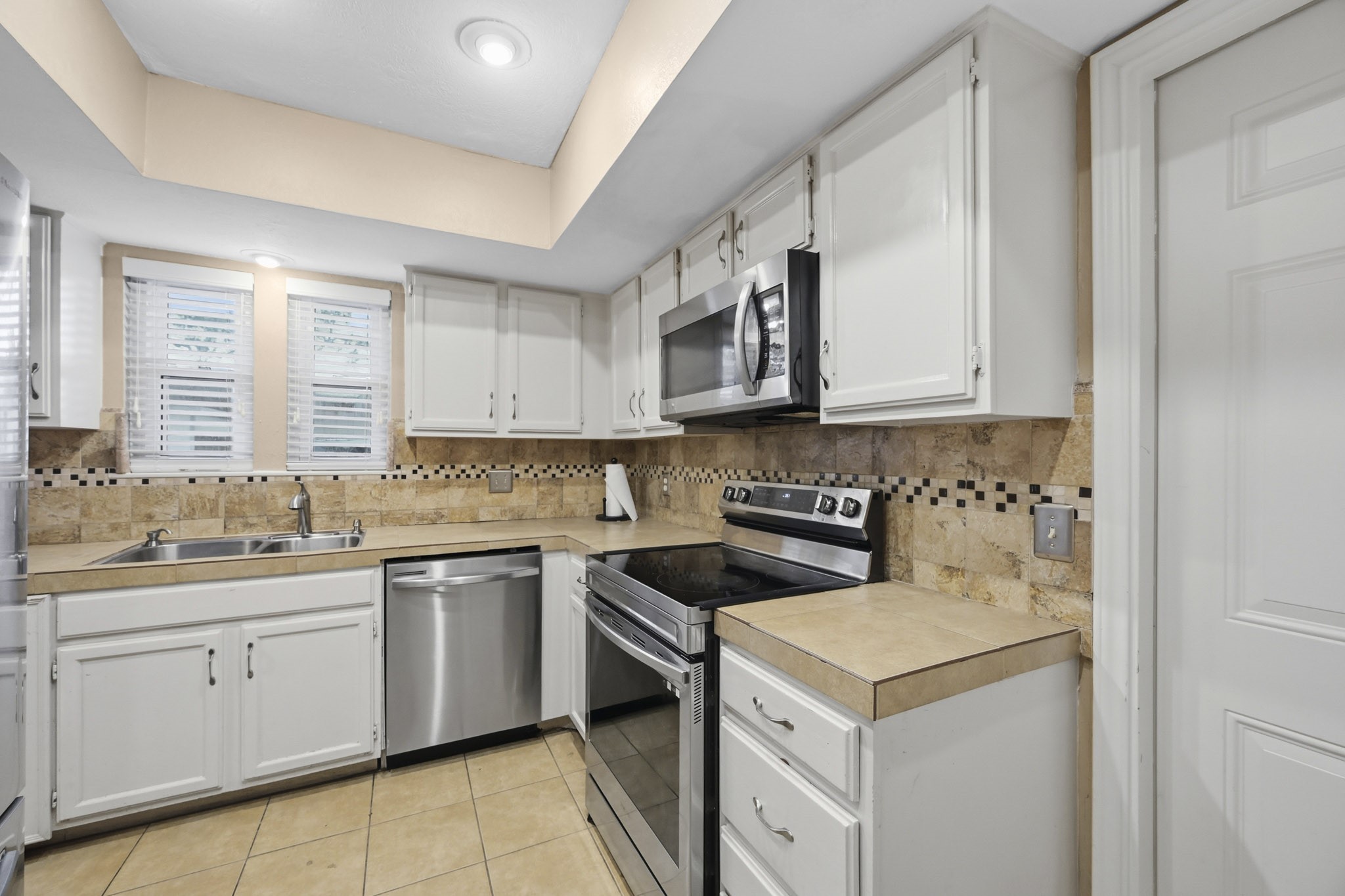 2931 Camelot Lane Property Photo 13