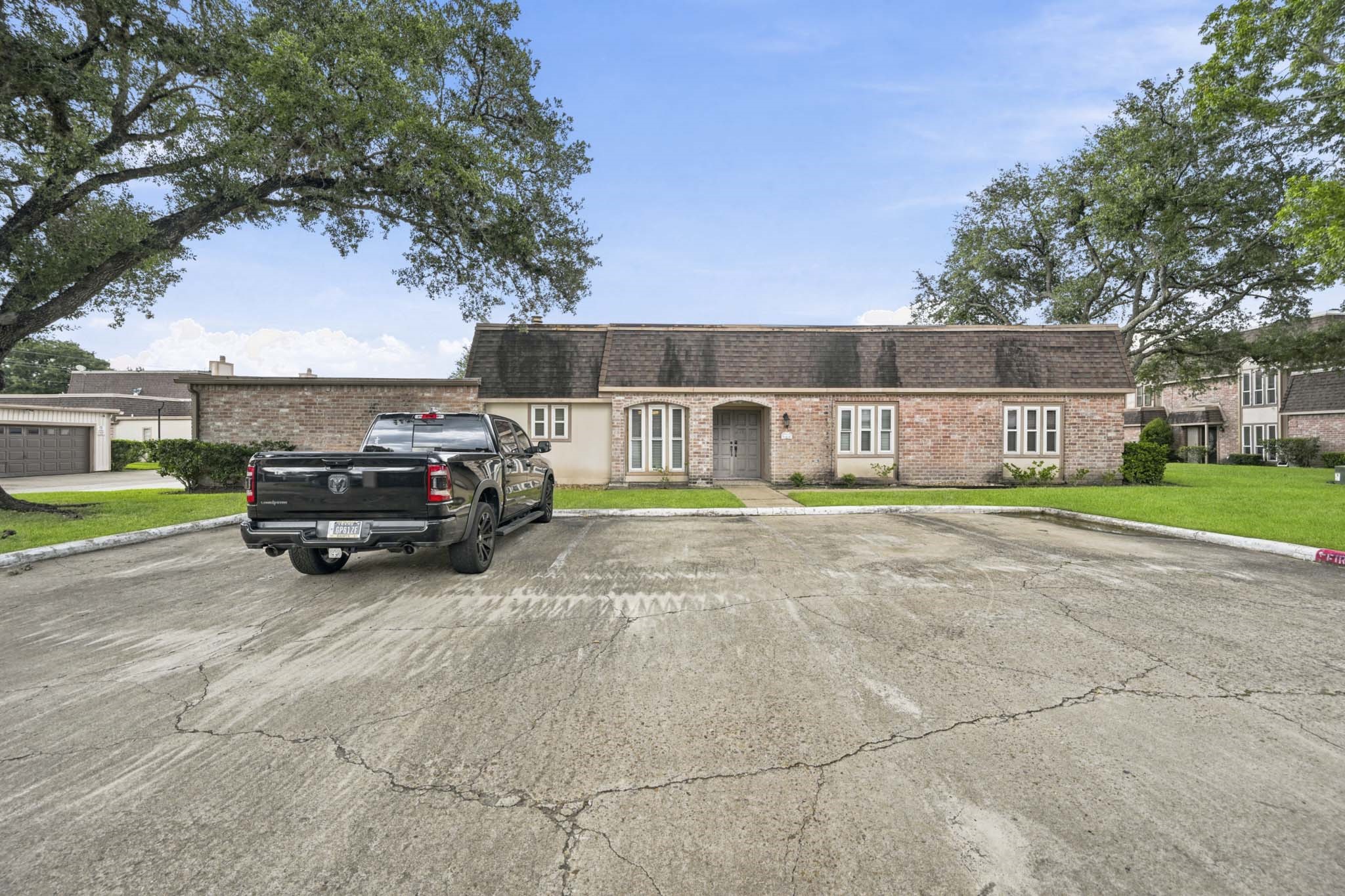 2931 Camelot Lane Property Photo 32