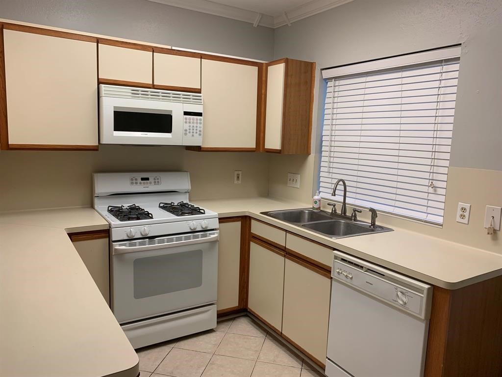 2910 Grants Lake Boulevard 1304 Property Photo 13