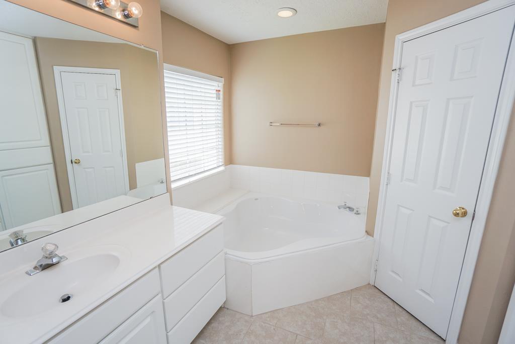 2710 Grants Lake Boulevard E6 Property Photo 12