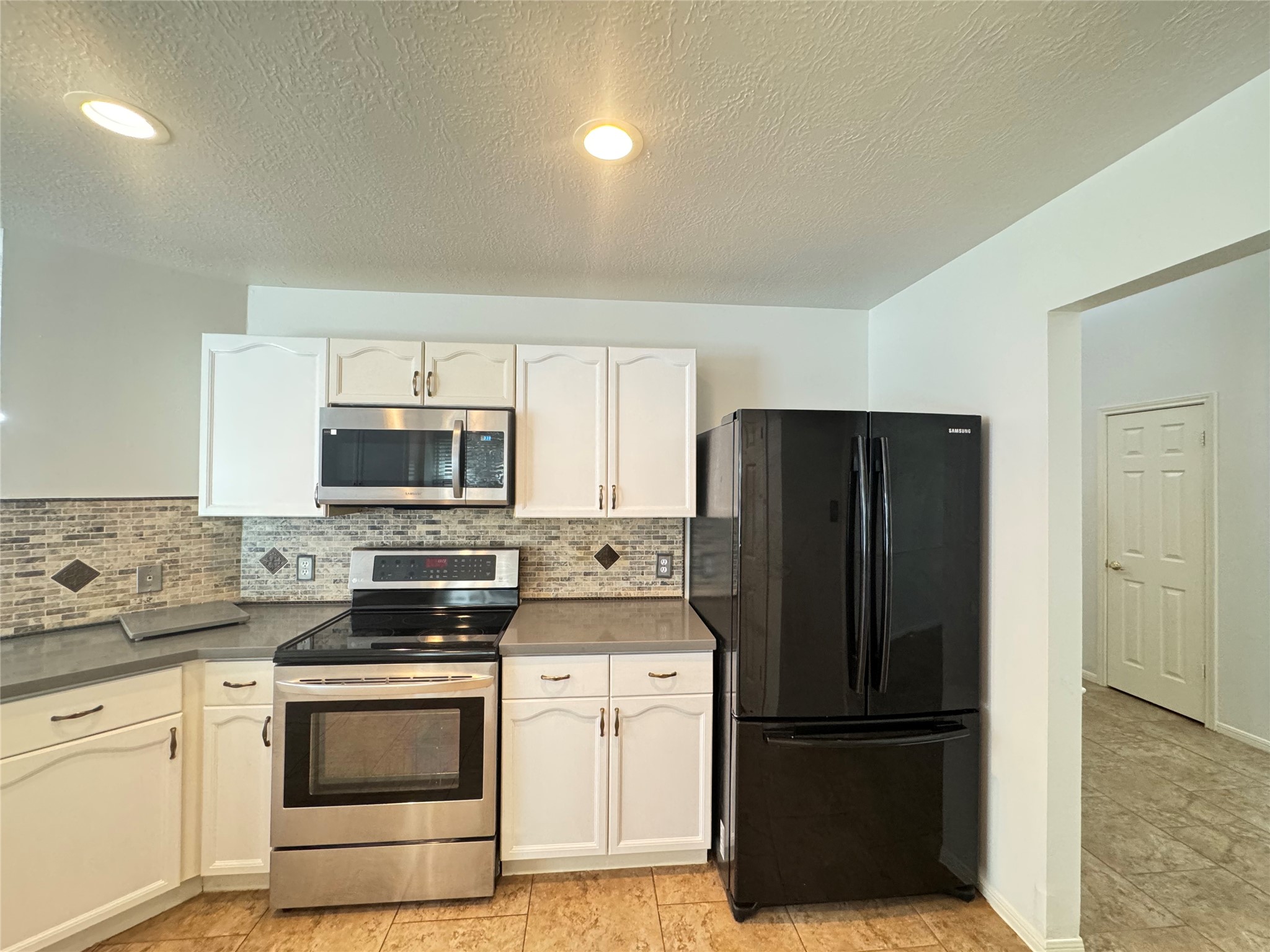 210 Rolling Plains Drive Property Photo 9