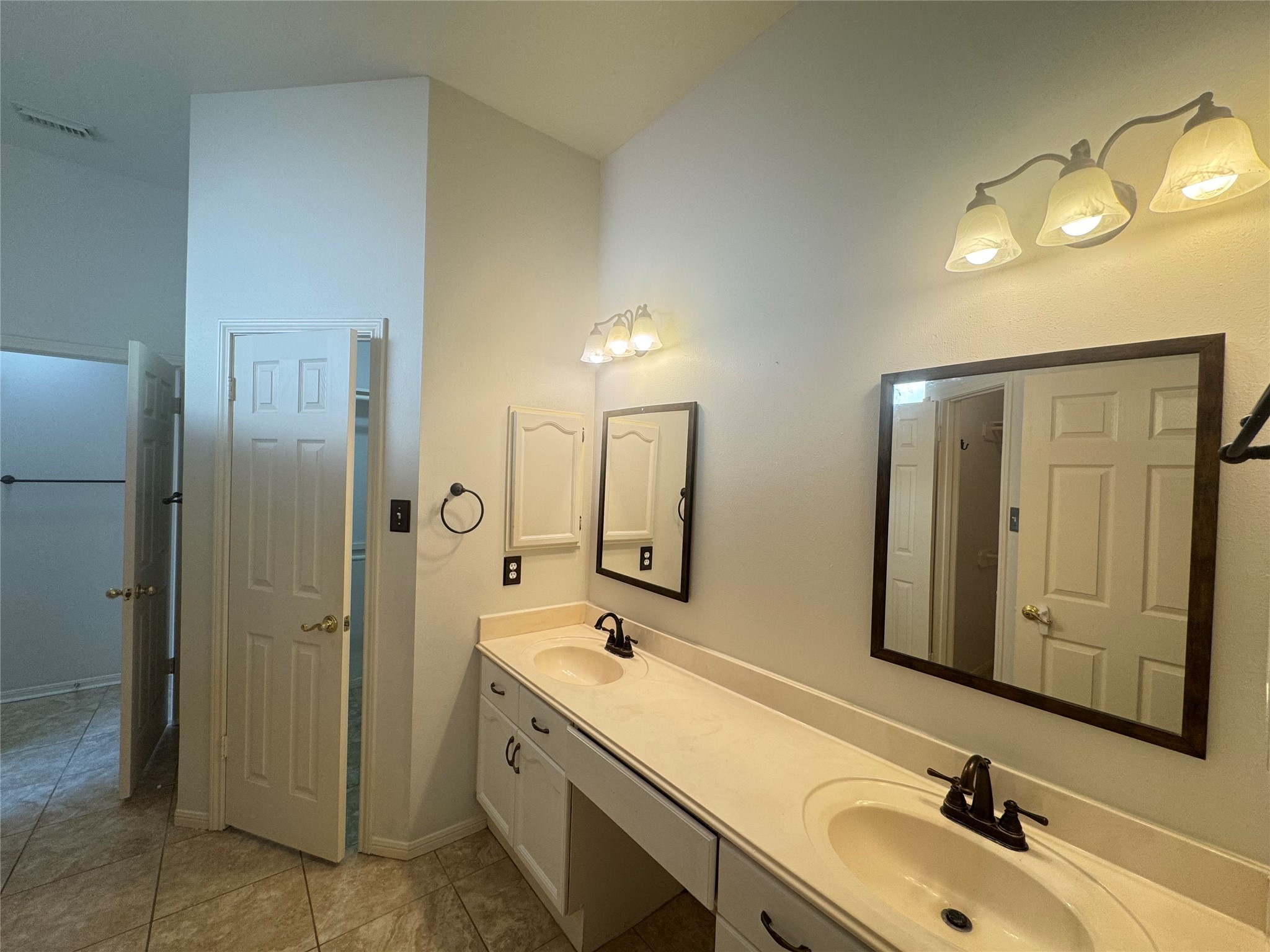 210 Rolling Plains Drive Property Photo 21