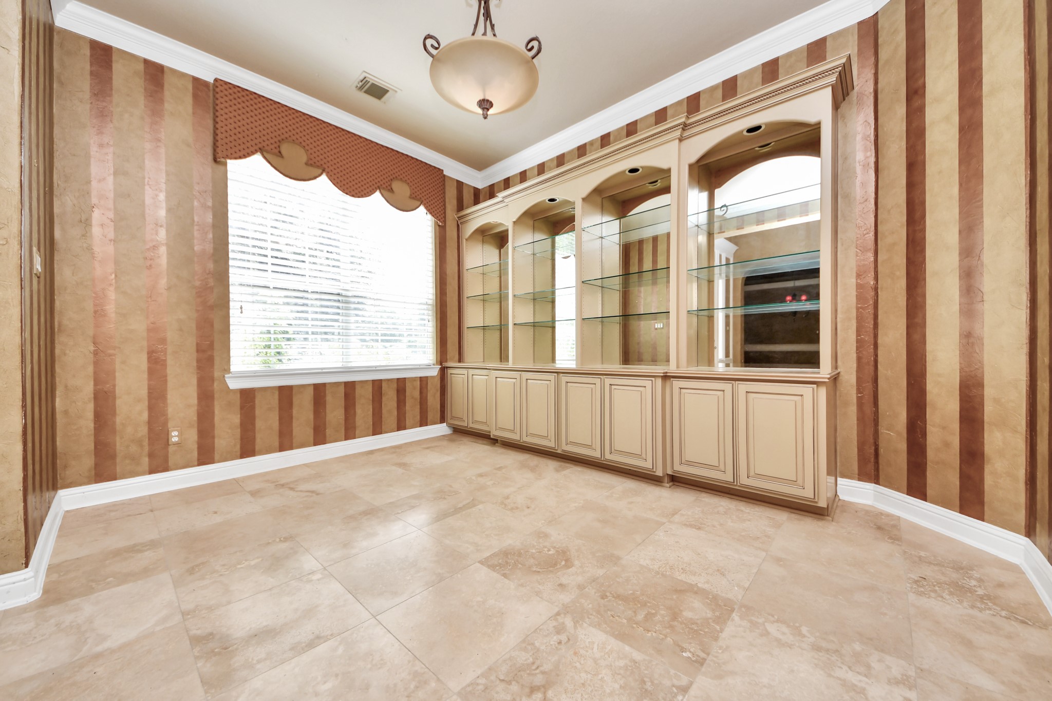 3727 Lakeridge Canyon Drive Property Photo 8