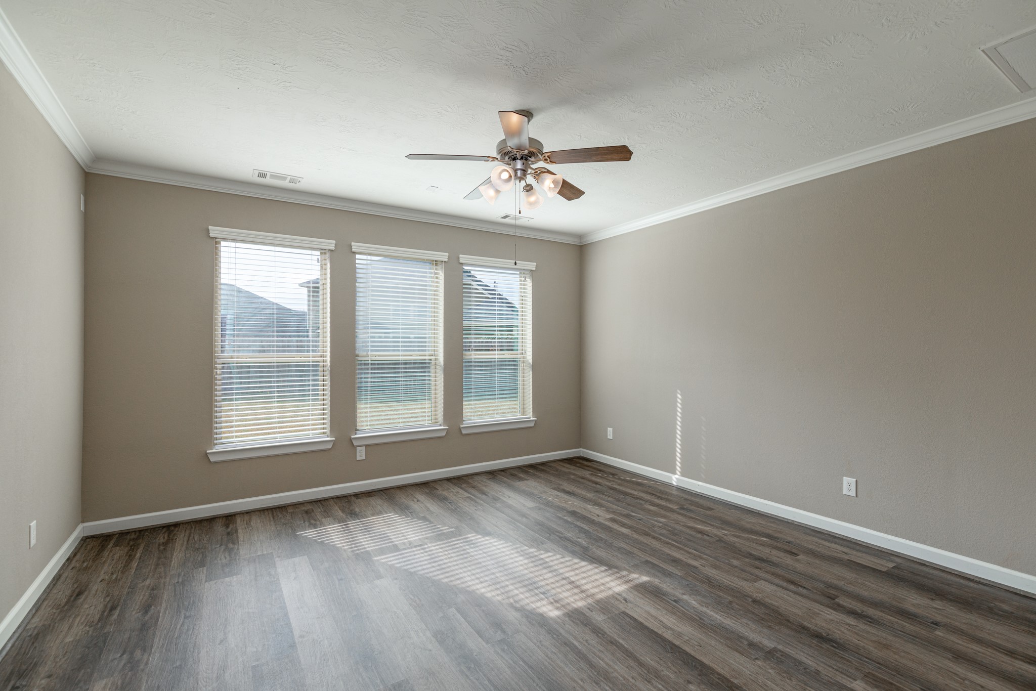 8626 Granite Peach Lane Property Photo 14