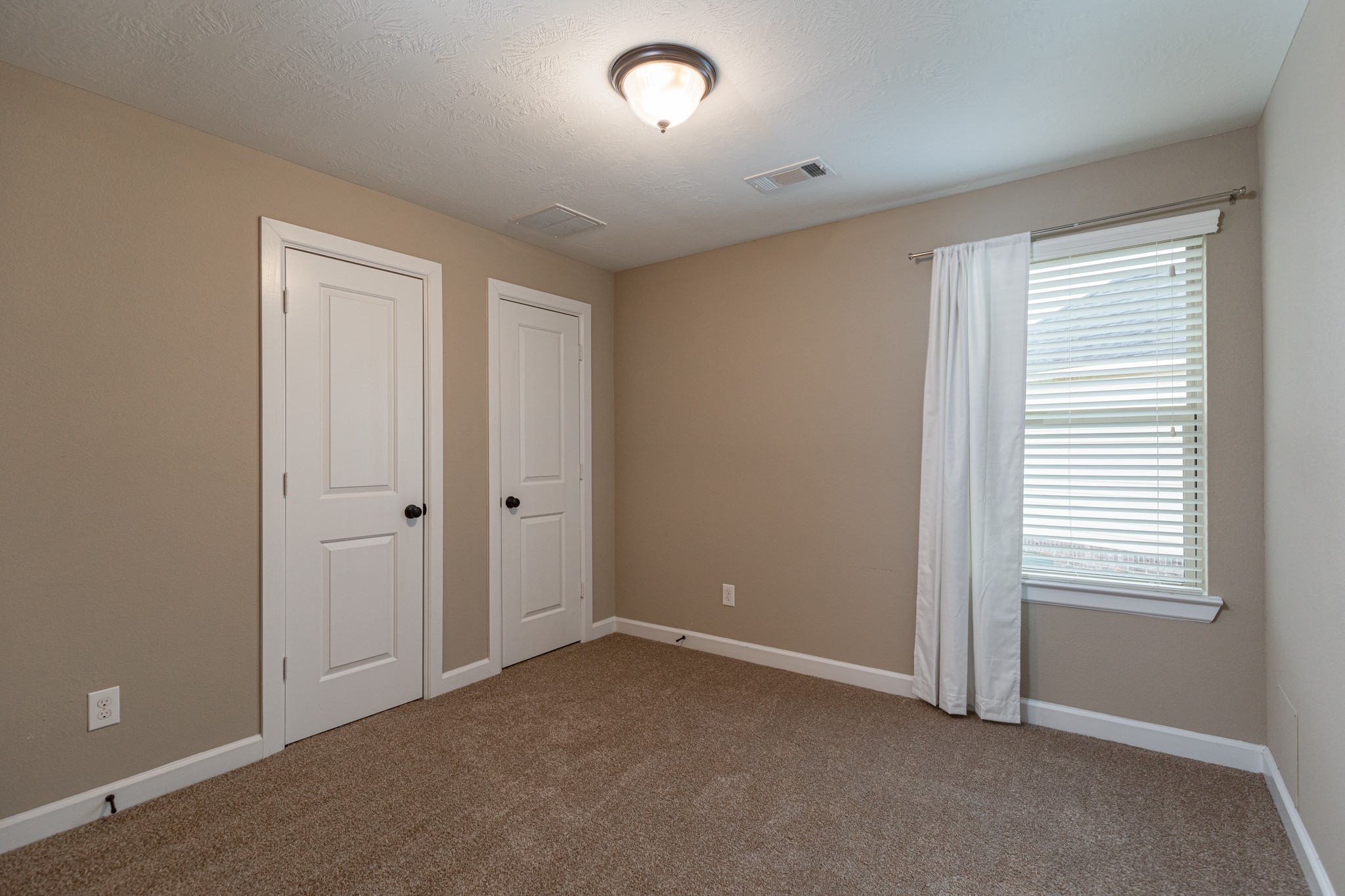 8626 Granite Peach Lane Property Photo 28