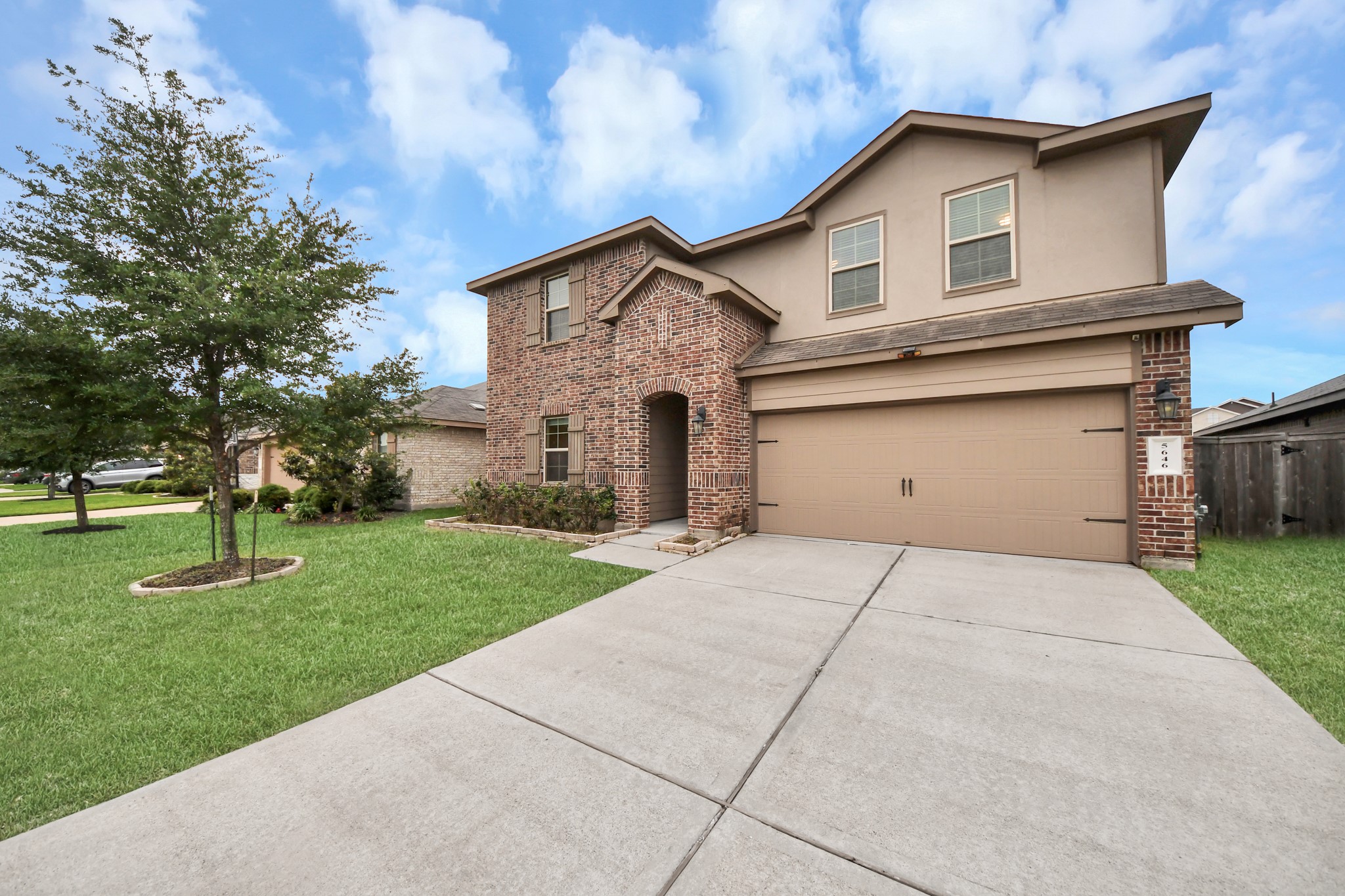 5646 Pleasant Falls Drive Property Photo 4