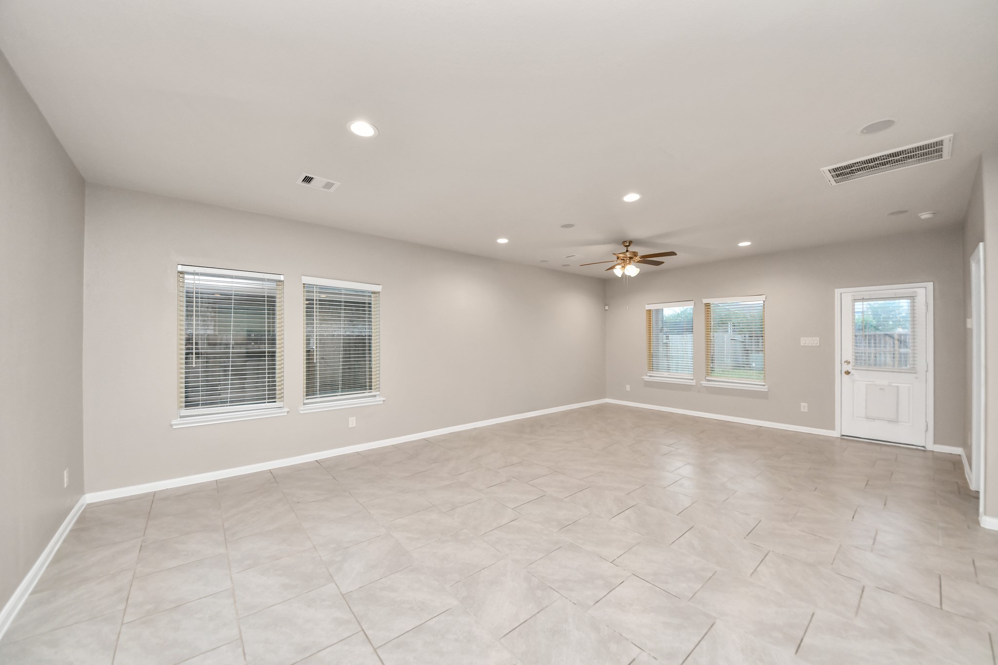 5646 Pleasant Falls Drive Property Photo 10