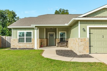 2418 Ridgewood Drive Property Photo 2