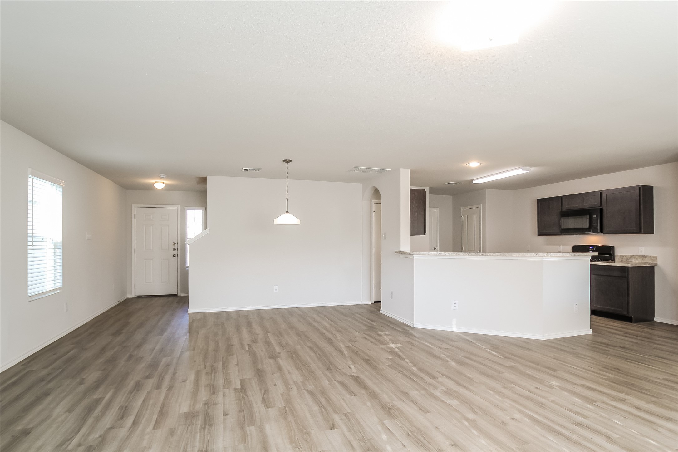 8706 Lar-ree Oaks Circle Property Photo 7