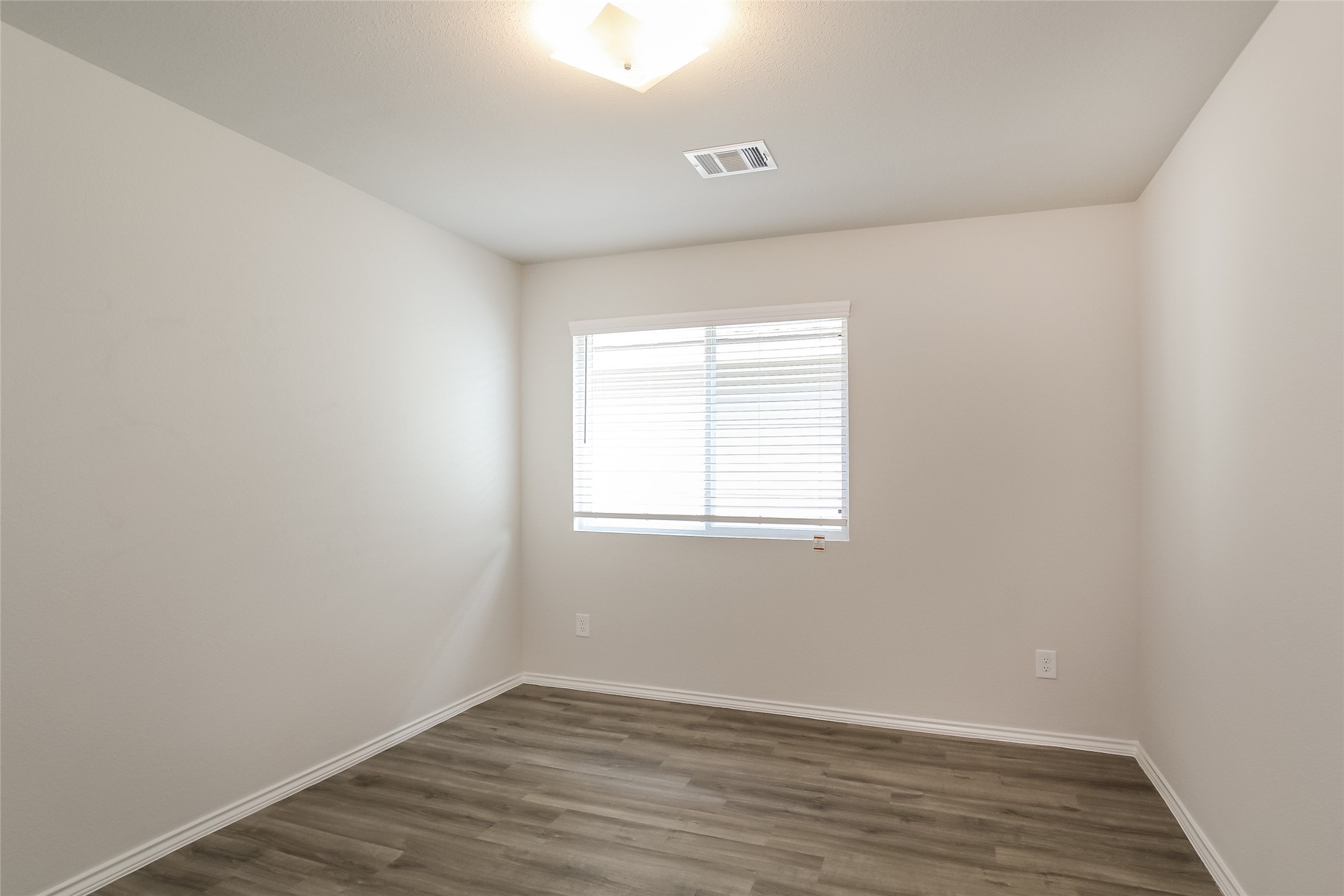 8706 Lar-ree Oaks Circle Property Photo 14
