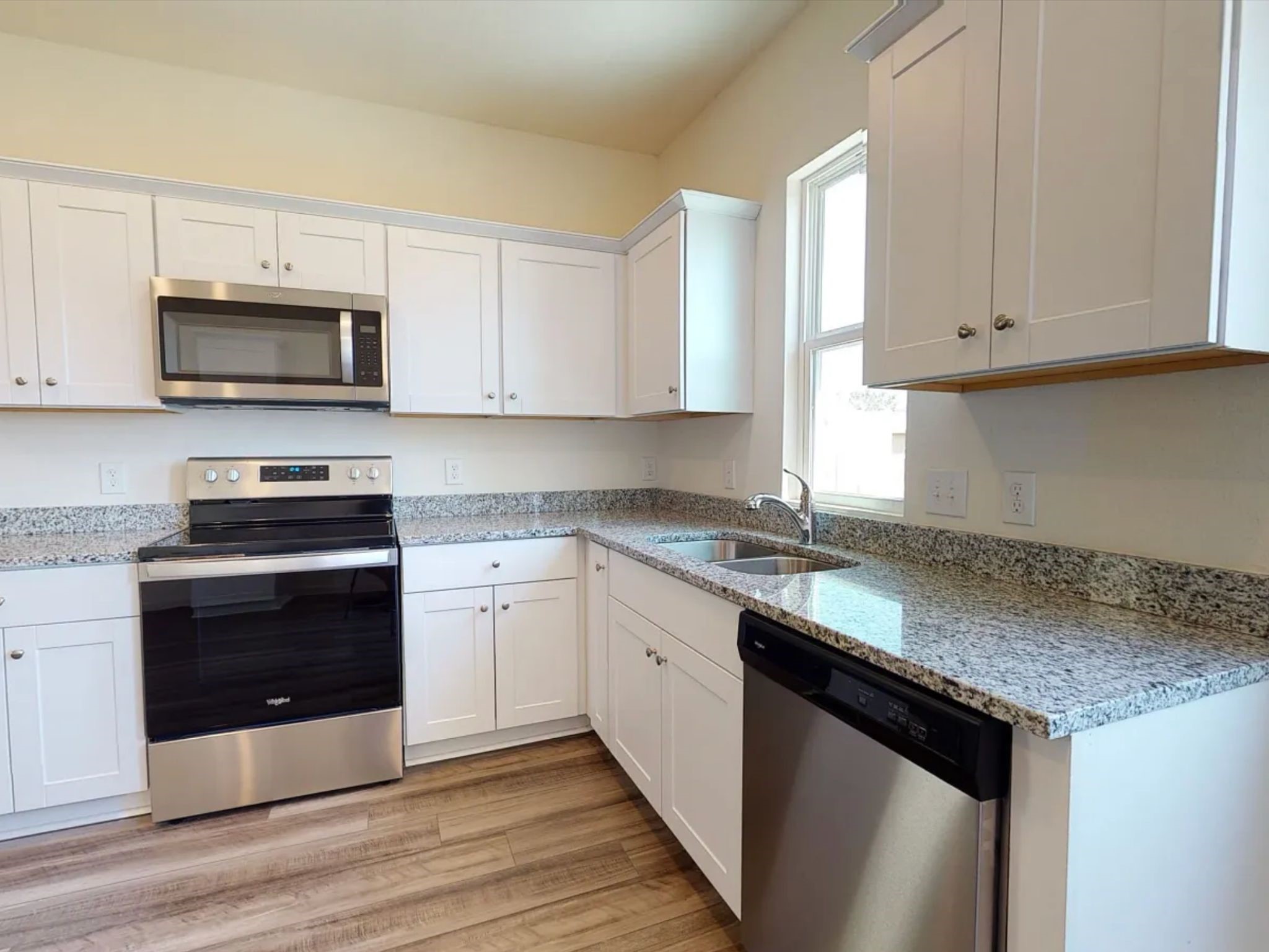 28407 Islington Drive Property Photo 7