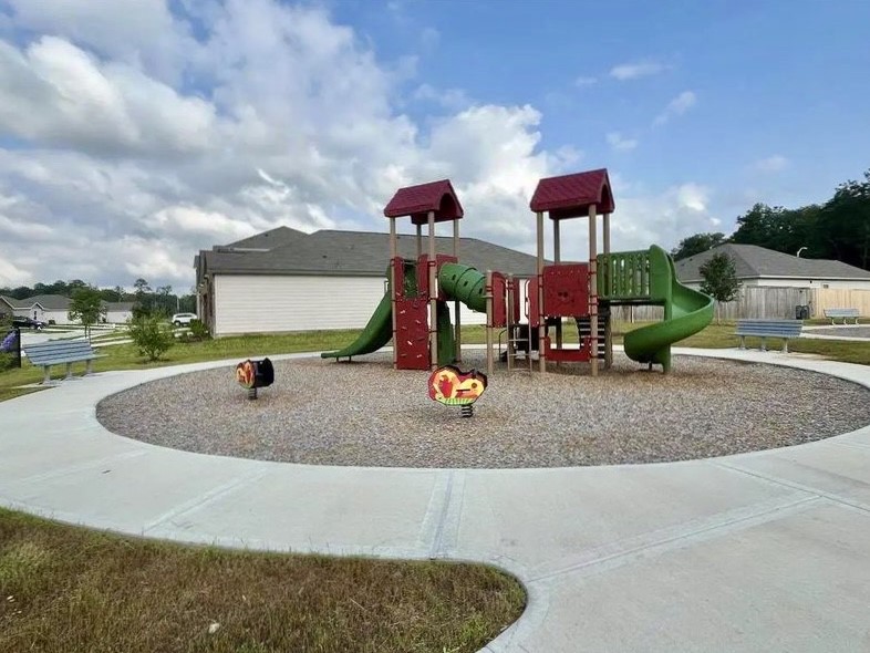 28407 Islington Drive Property Photo 13