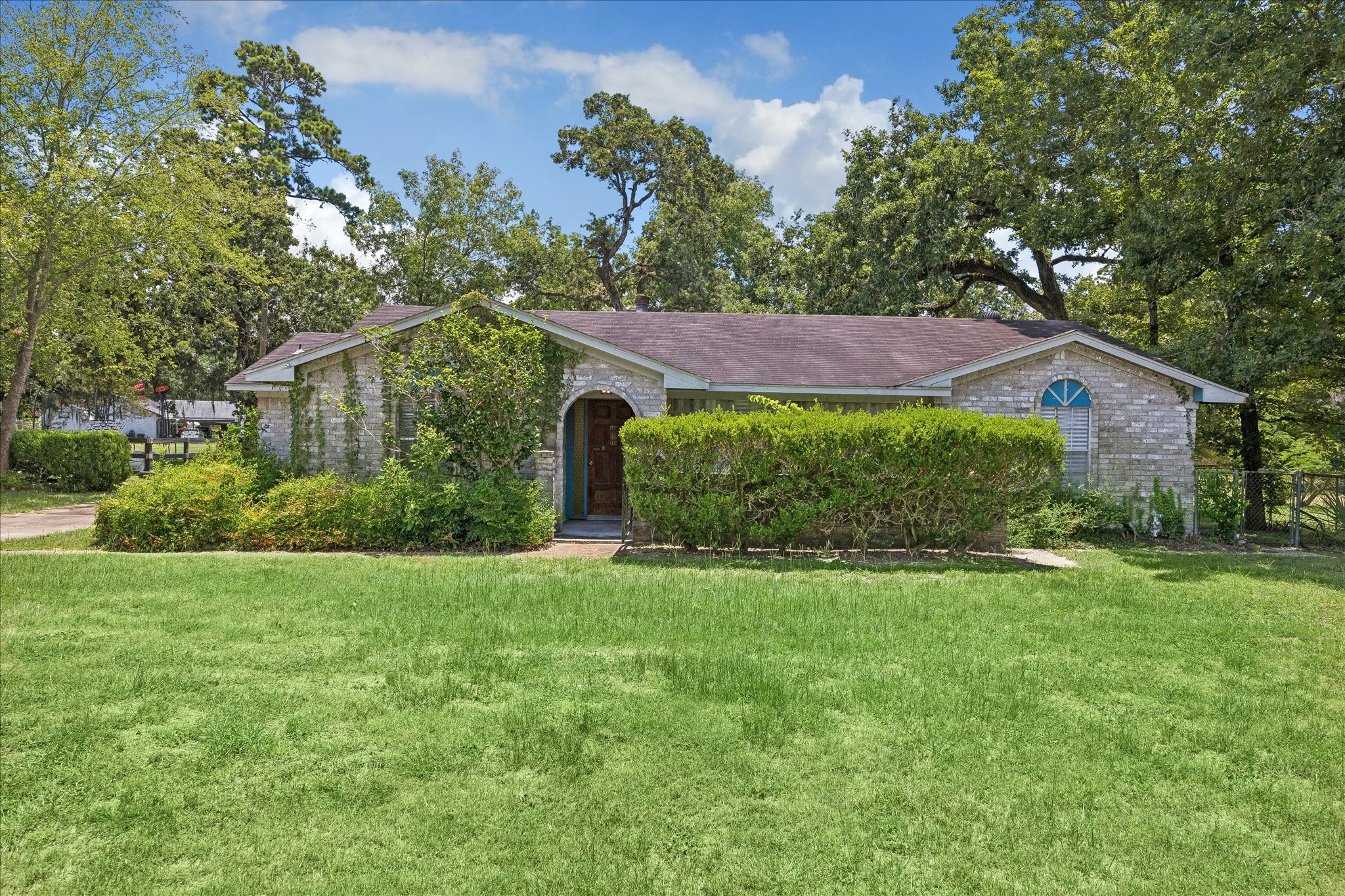 20260 Russell Drive Property Photo 1