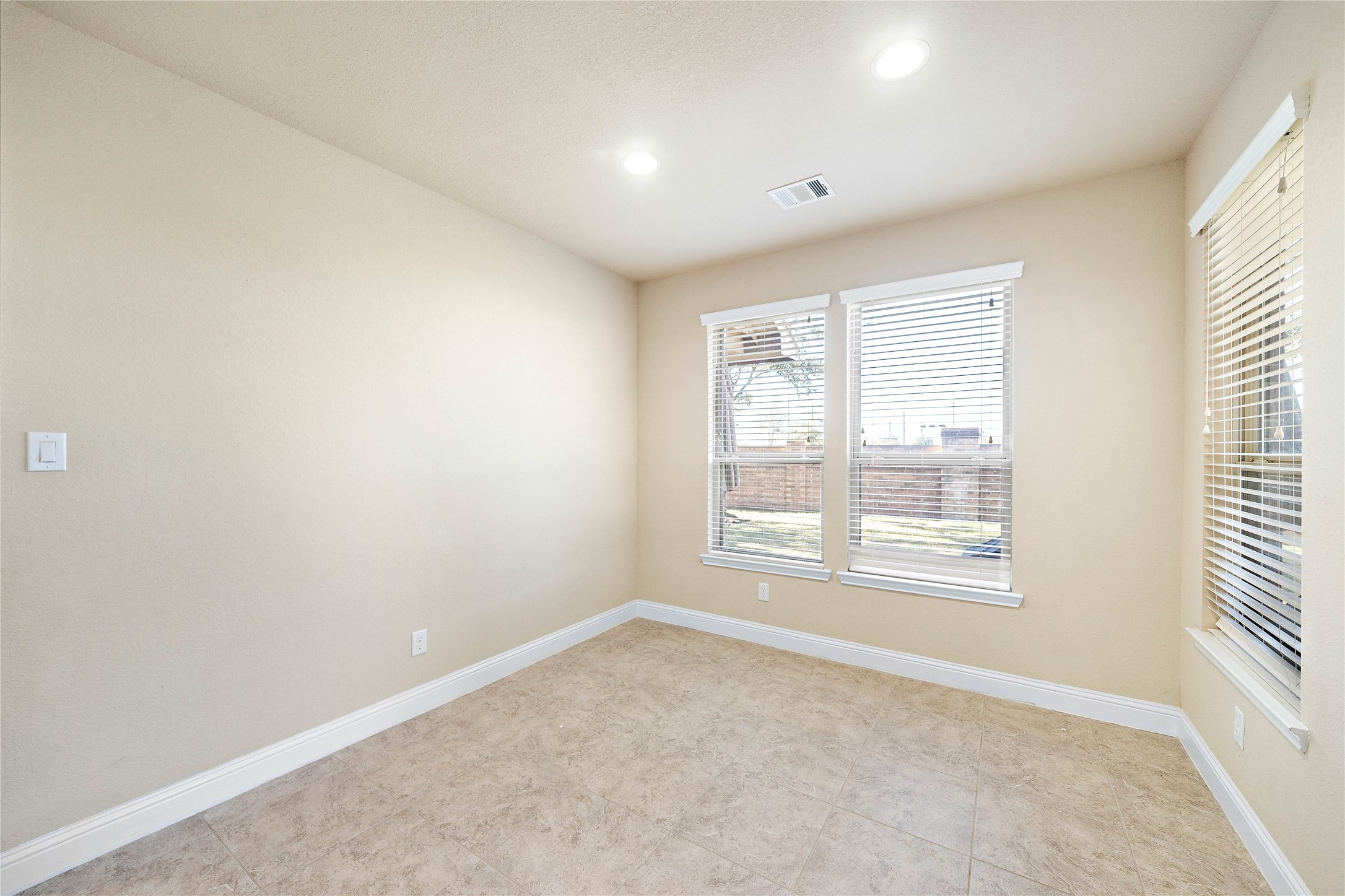 27903 Hunters Rock Ln Property Photo 14