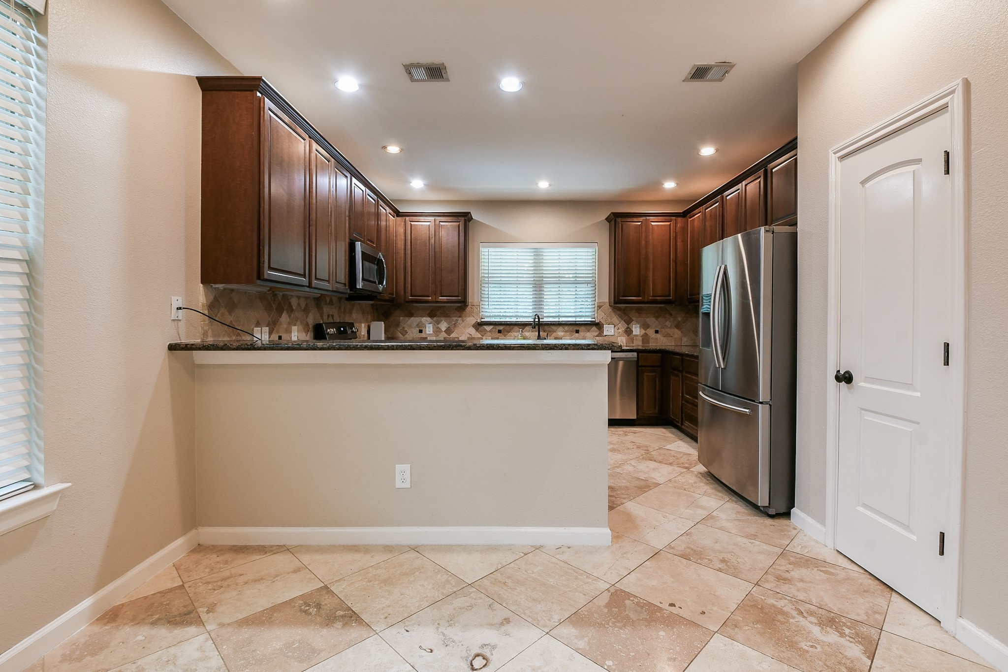 10506 Chateau Lane Property Photo 9