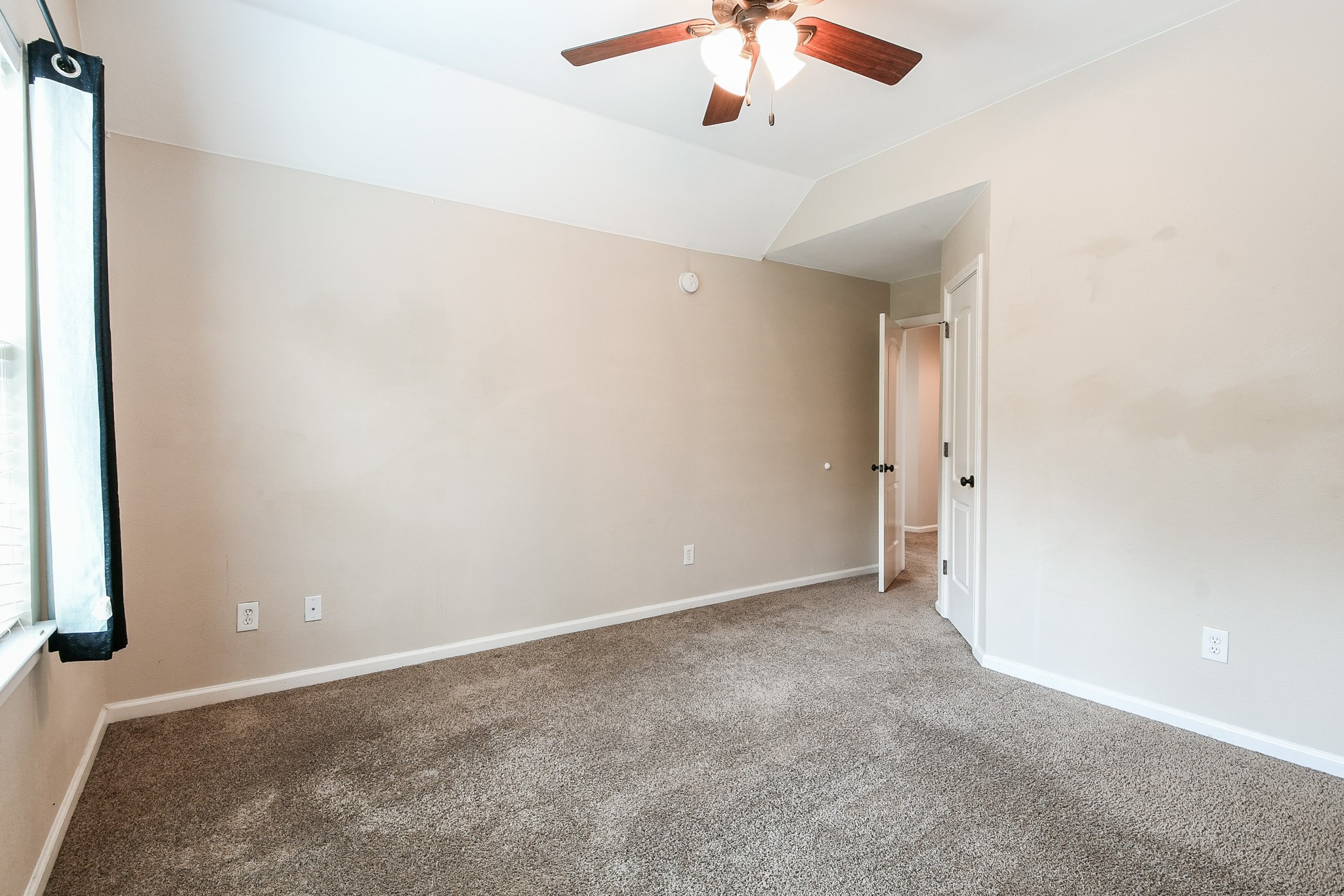 10506 Chateau Lane Property Photo 23