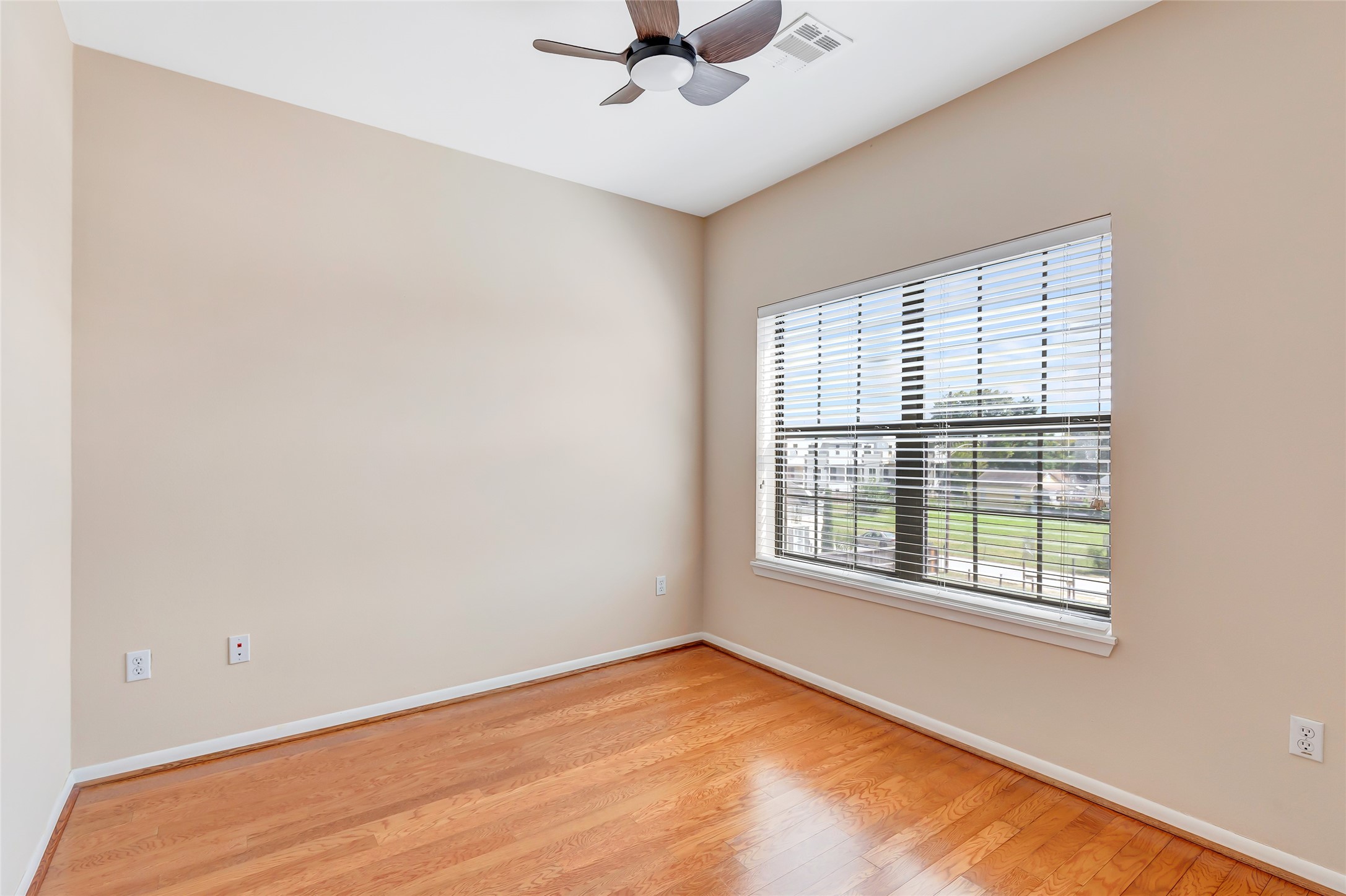 310 S Jensen Drive 2 Property Photo 10