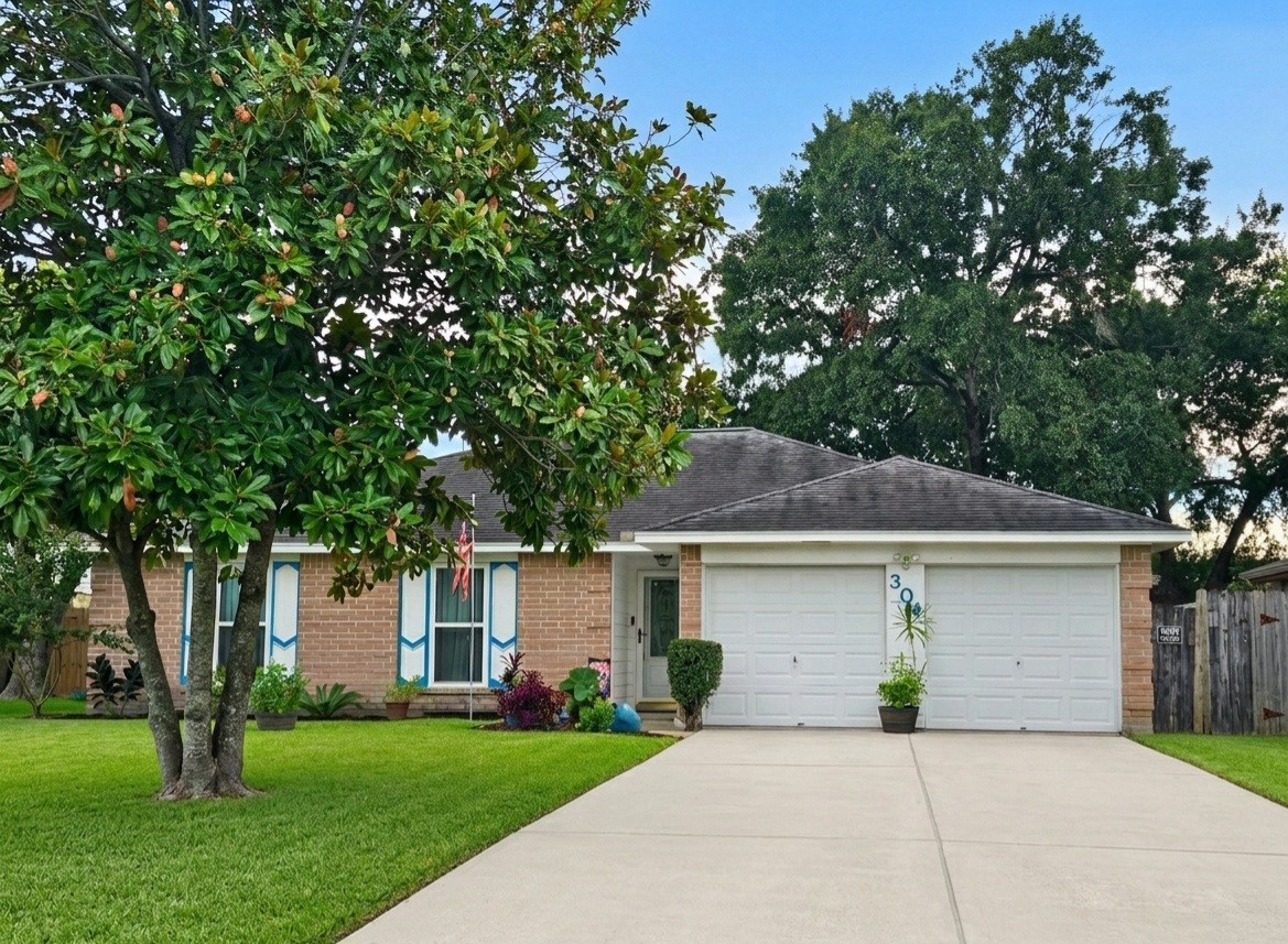 304 Cherry Court Property Photo 1