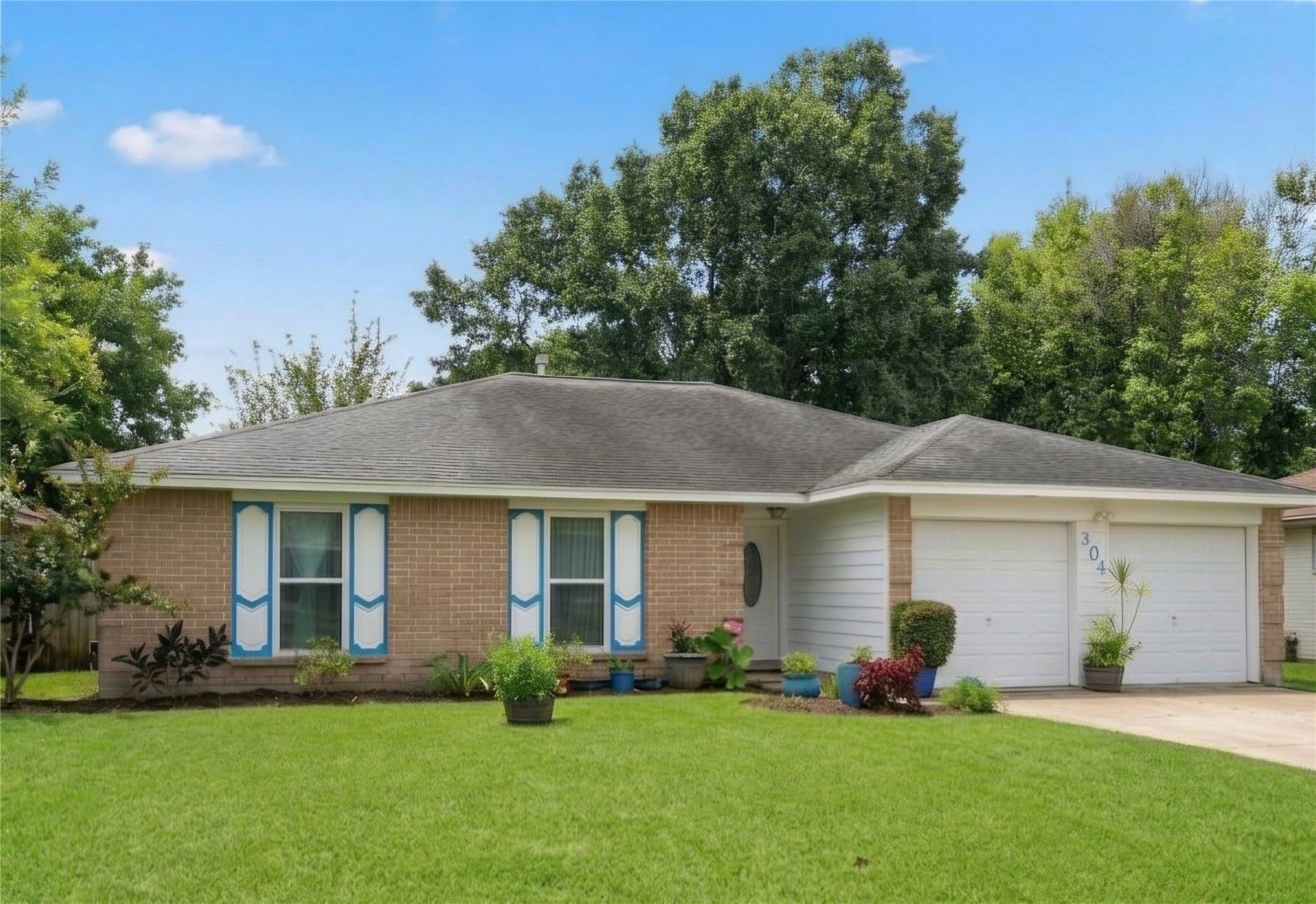 304 Cherry Court Property Photo 2