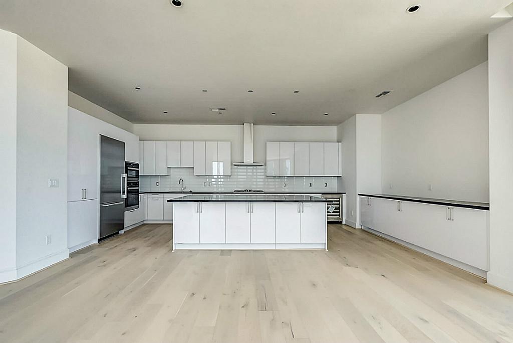 1409 Post Oak Boulevard 1604 Property Photo 2