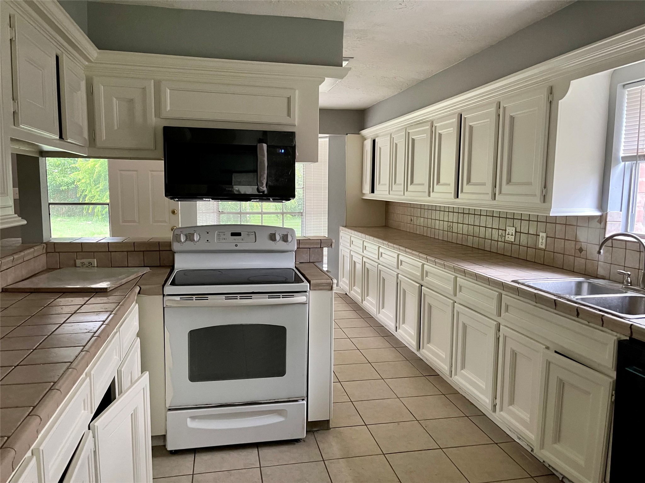 15803 Baytree Drive Property Photo 13