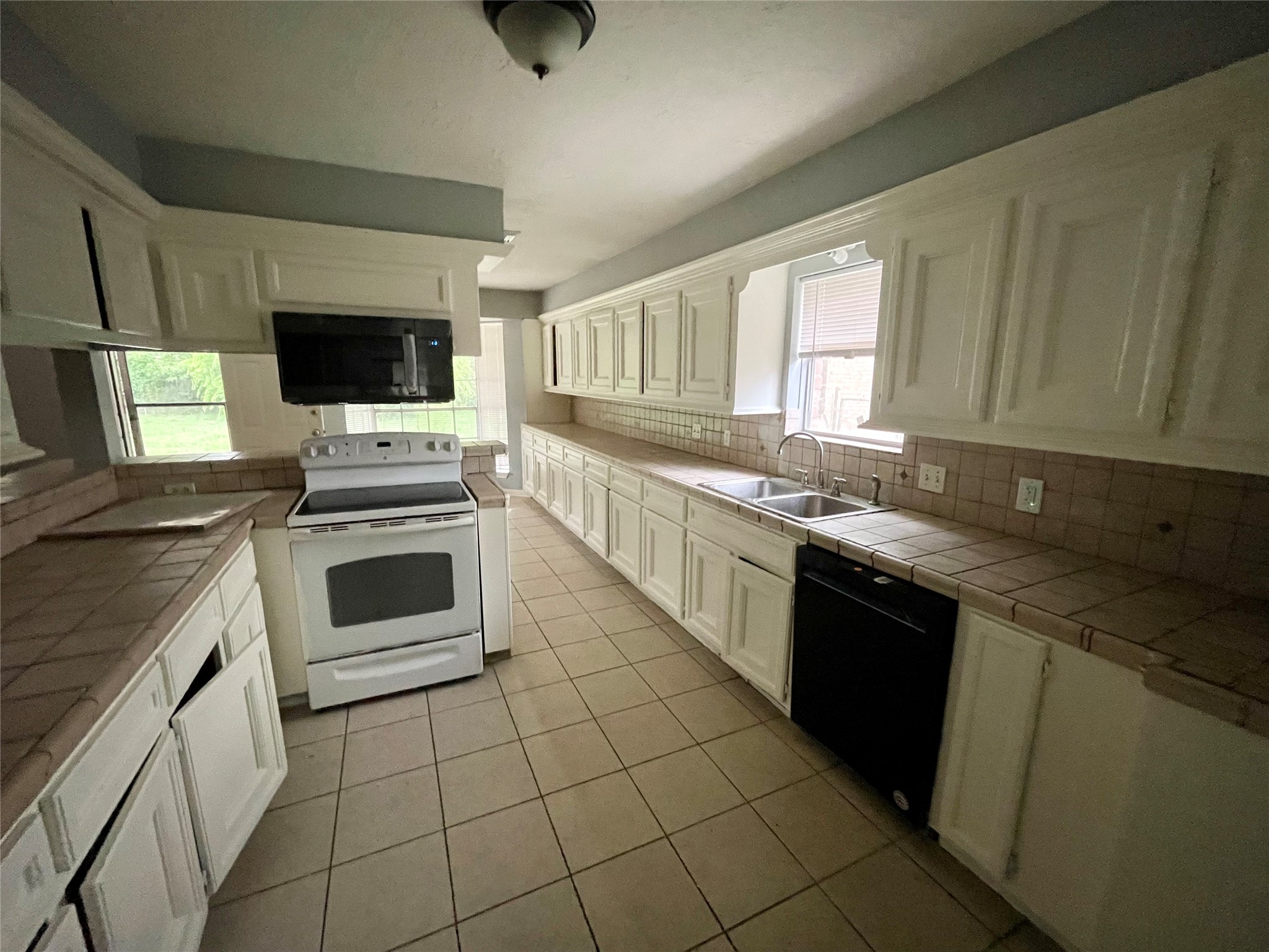 15803 Baytree Drive Property Photo 14