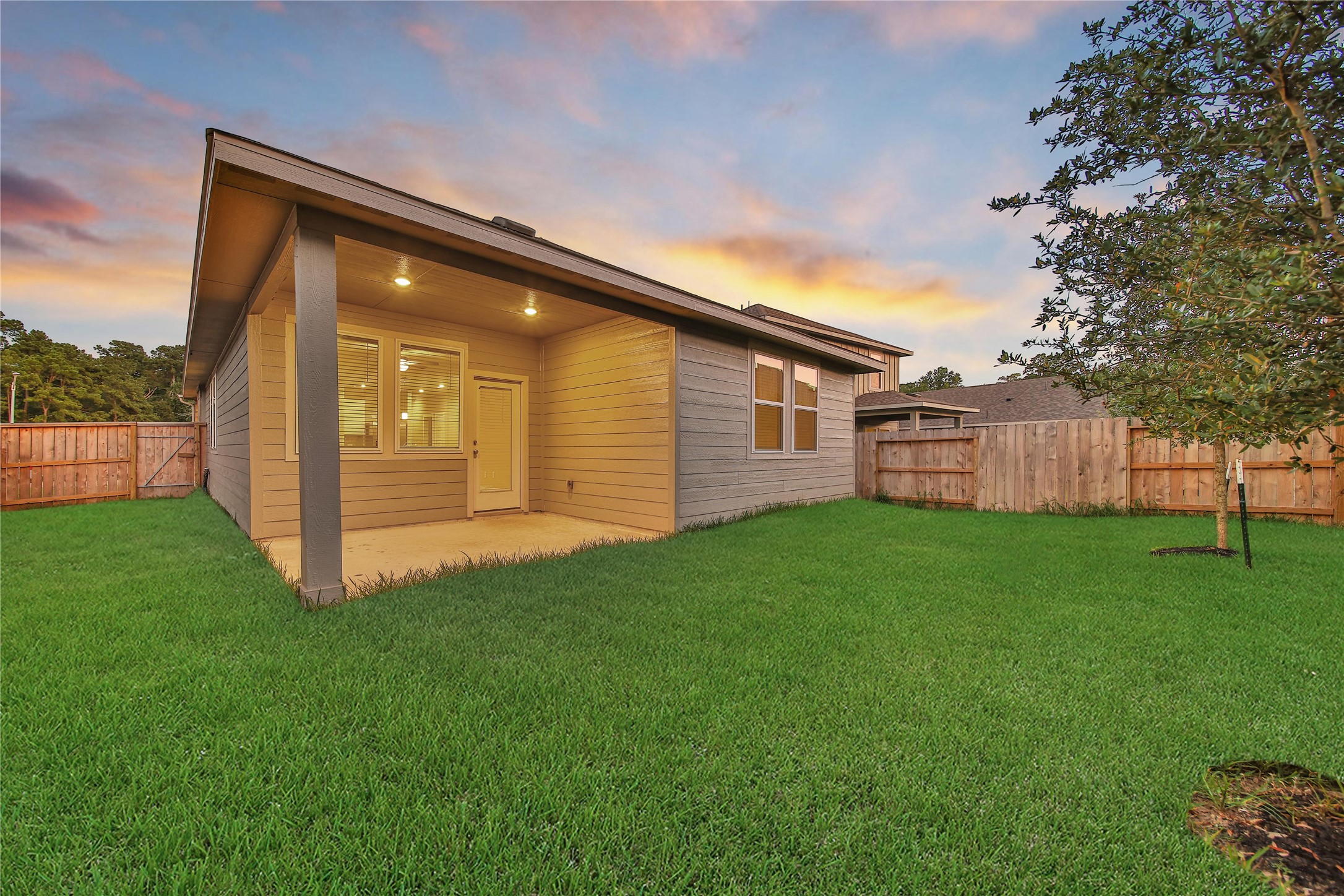 6609 Lahna Oak Drive Property Photo 2
