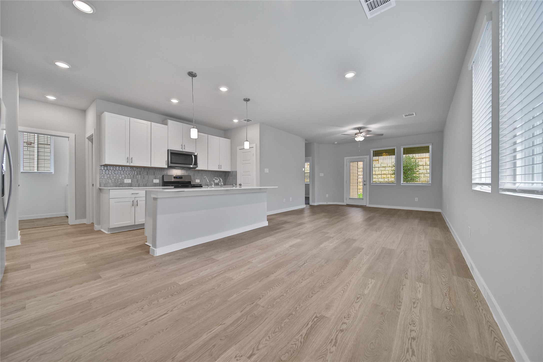 6609 Lahna Oak Drive Property Photo 3
