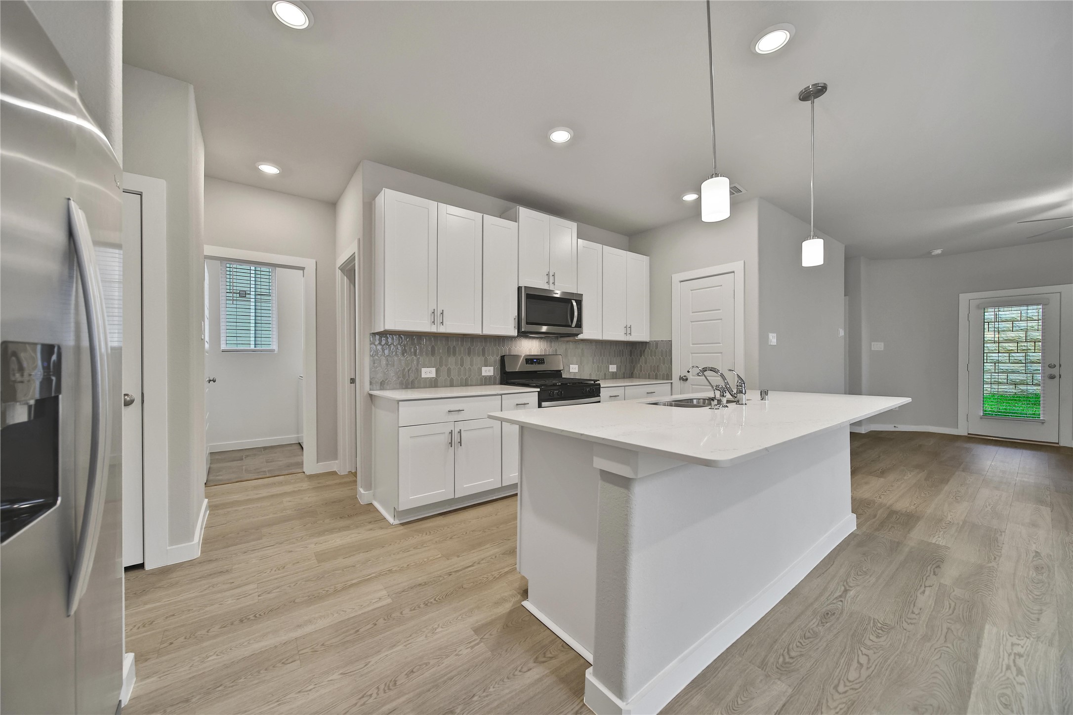 6609 Lahna Oak Drive Property Photo 4