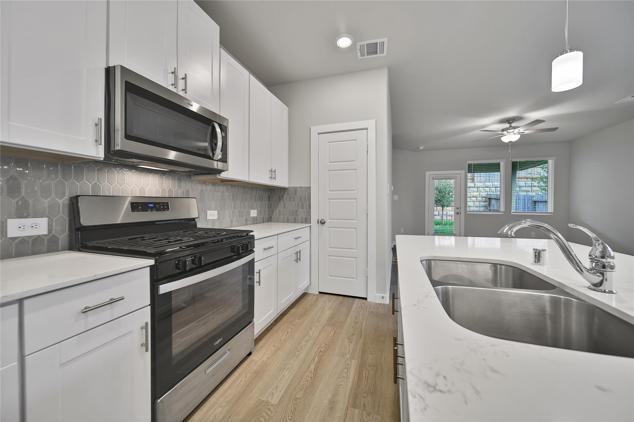 6609 Lahna Oak Drive Property Photo 8