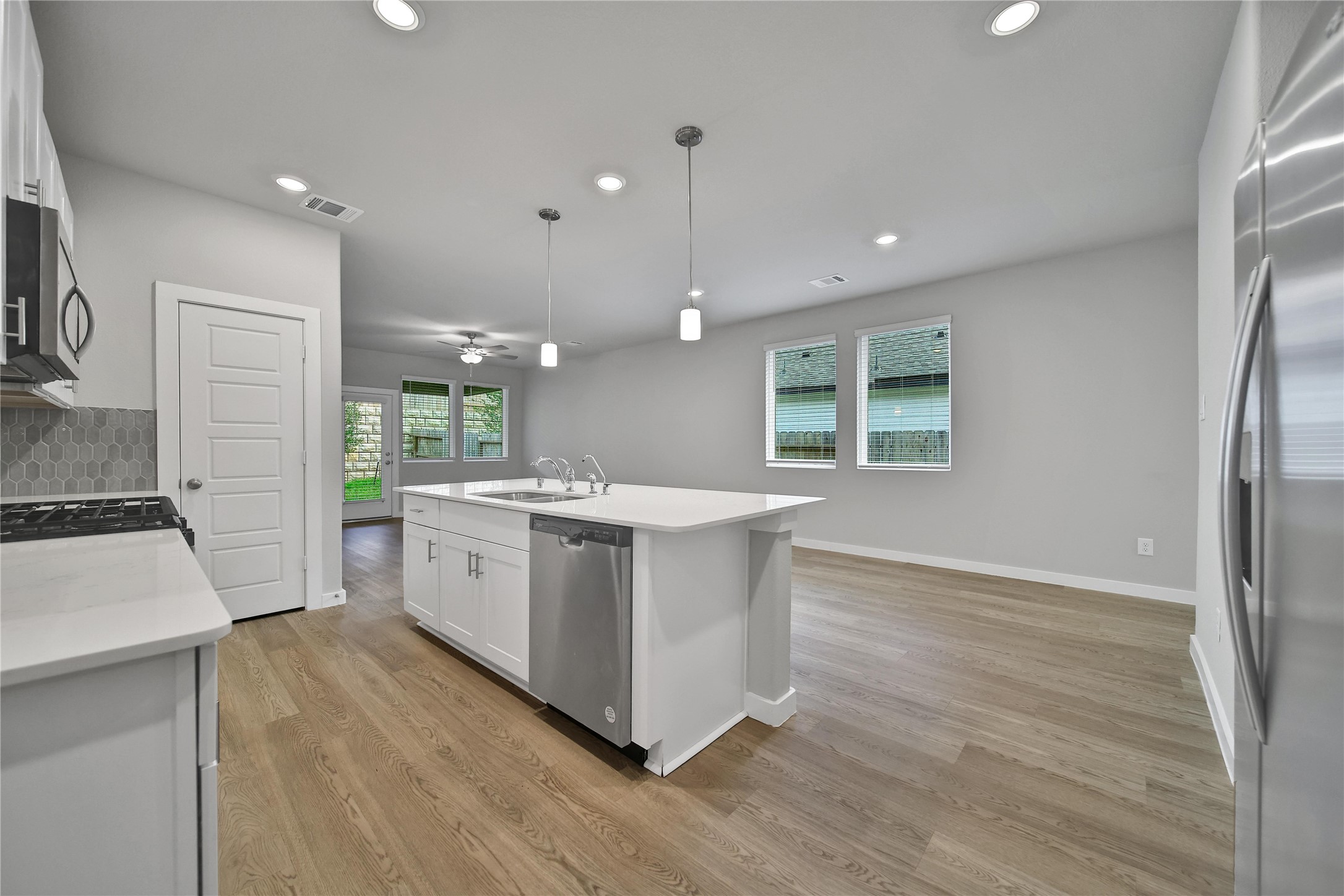 6609 Lahna Oak Drive Property Photo 9