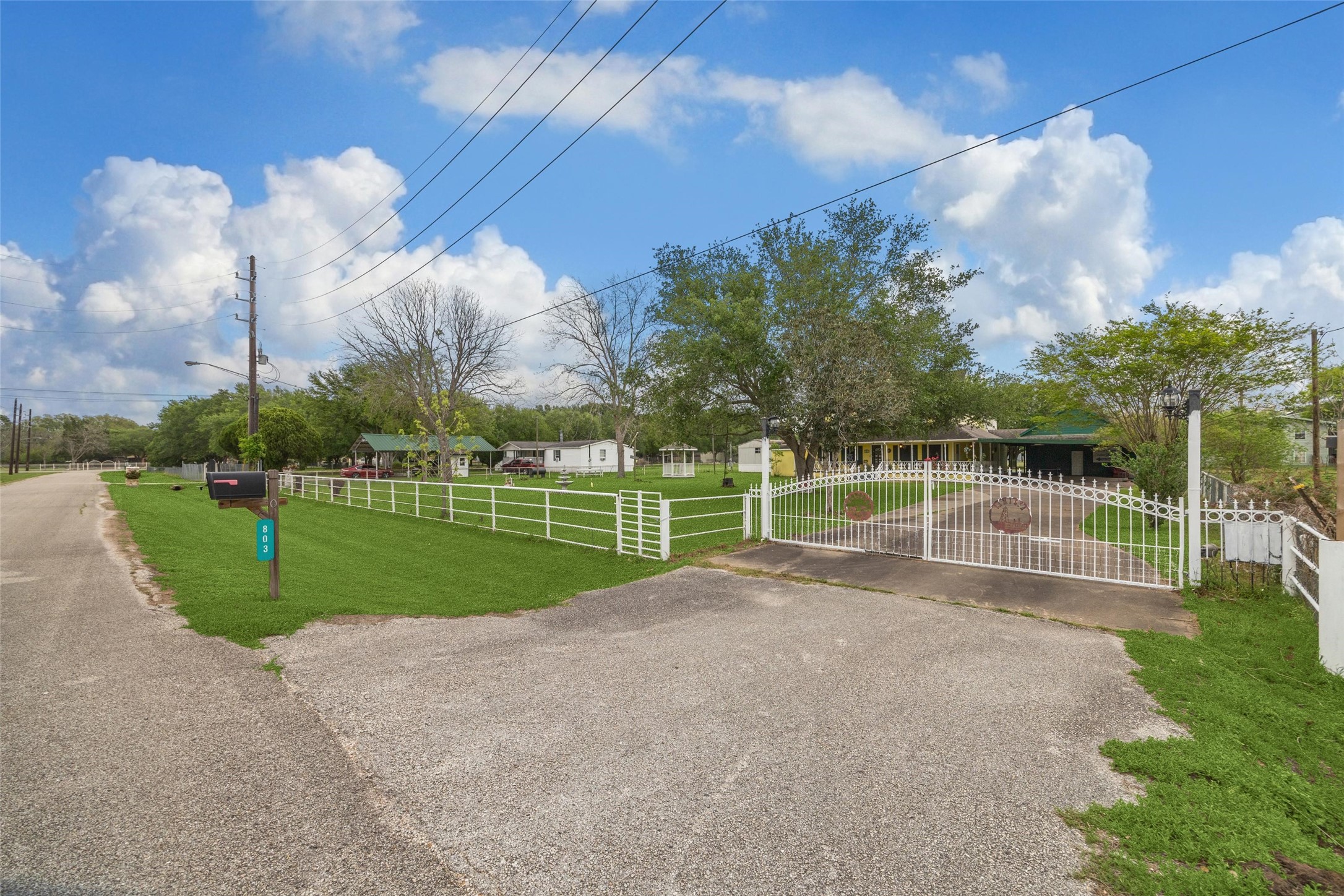 803 Hennesey Drive Property Photo 3