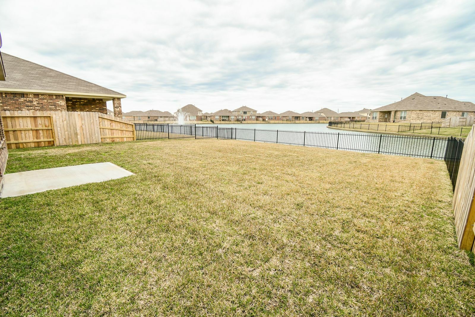 3783 Lake Bend Shore Drive Property Photo 2