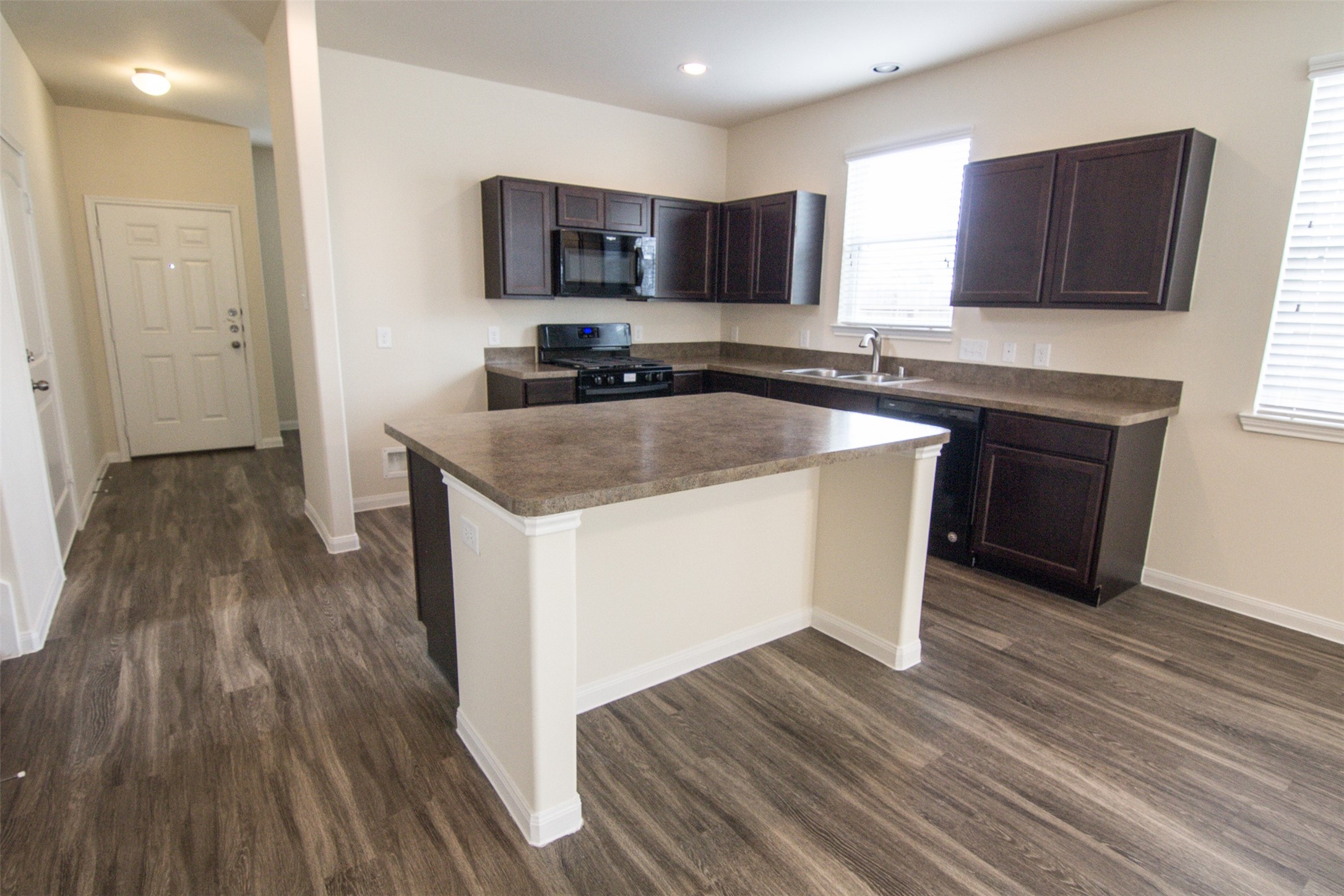 3783 Lake Bend Shore Drive Property Photo 3