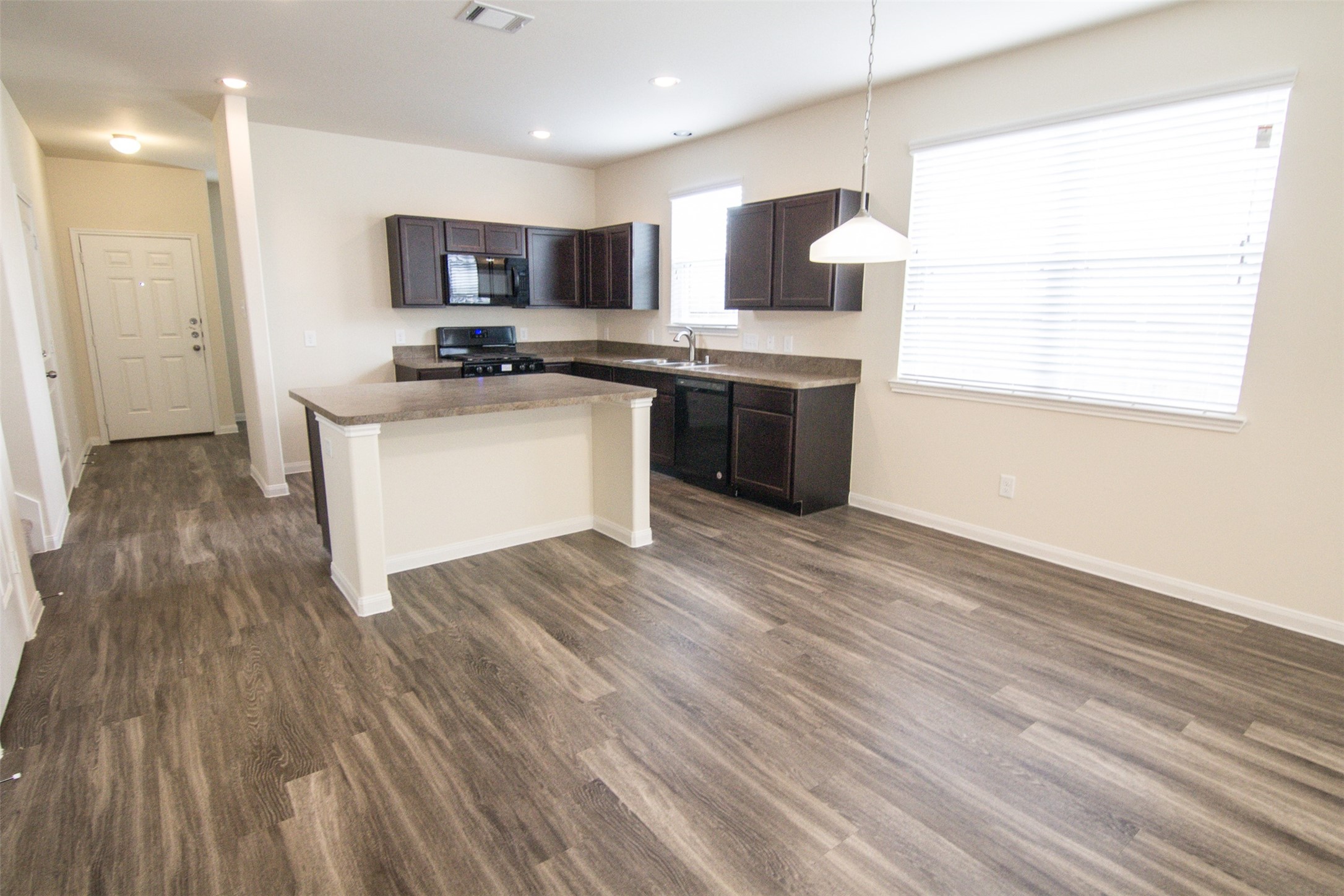 3783 Lake Bend Shore Drive Property Photo 4