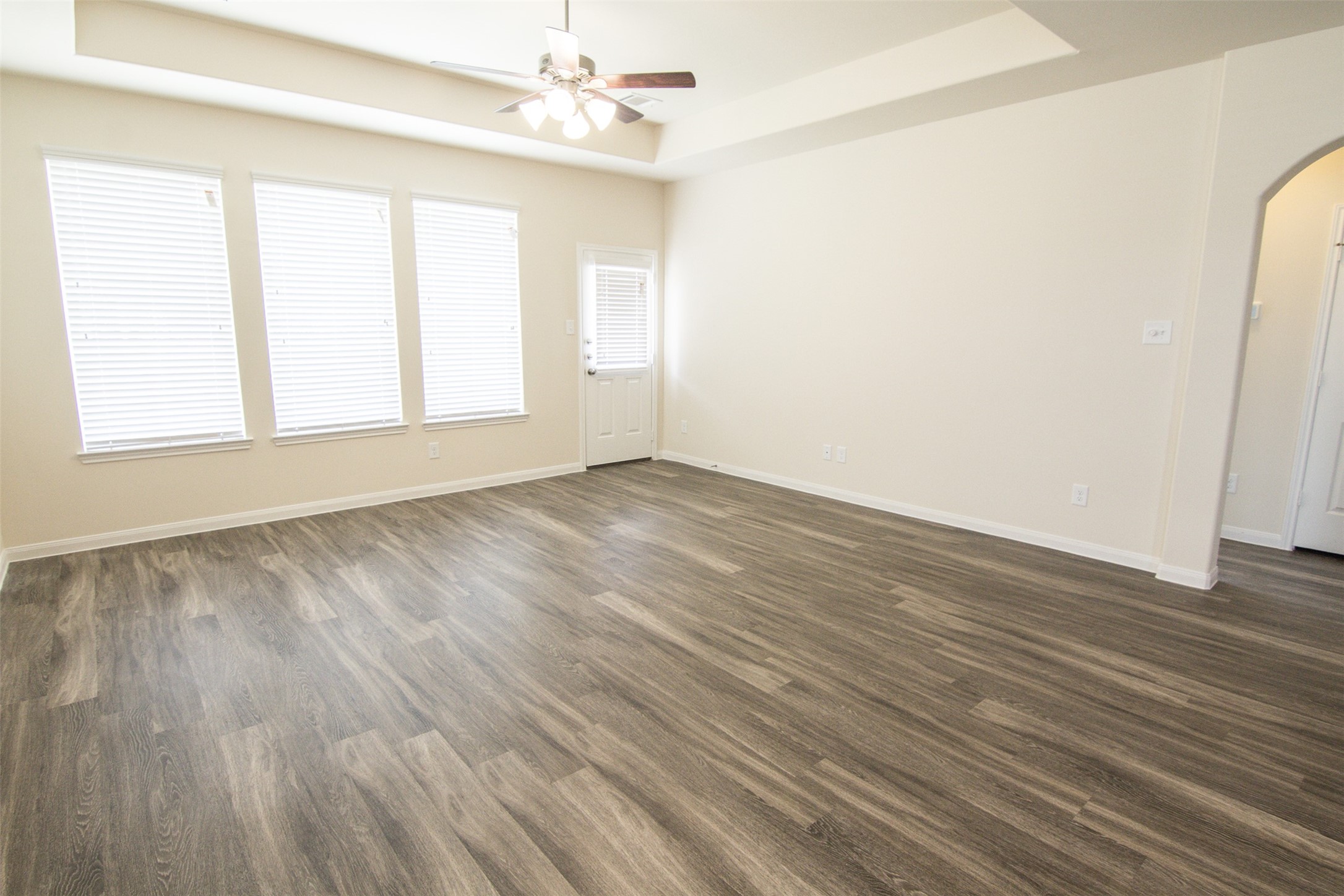 3783 Lake Bend Shore Drive Property Photo 5