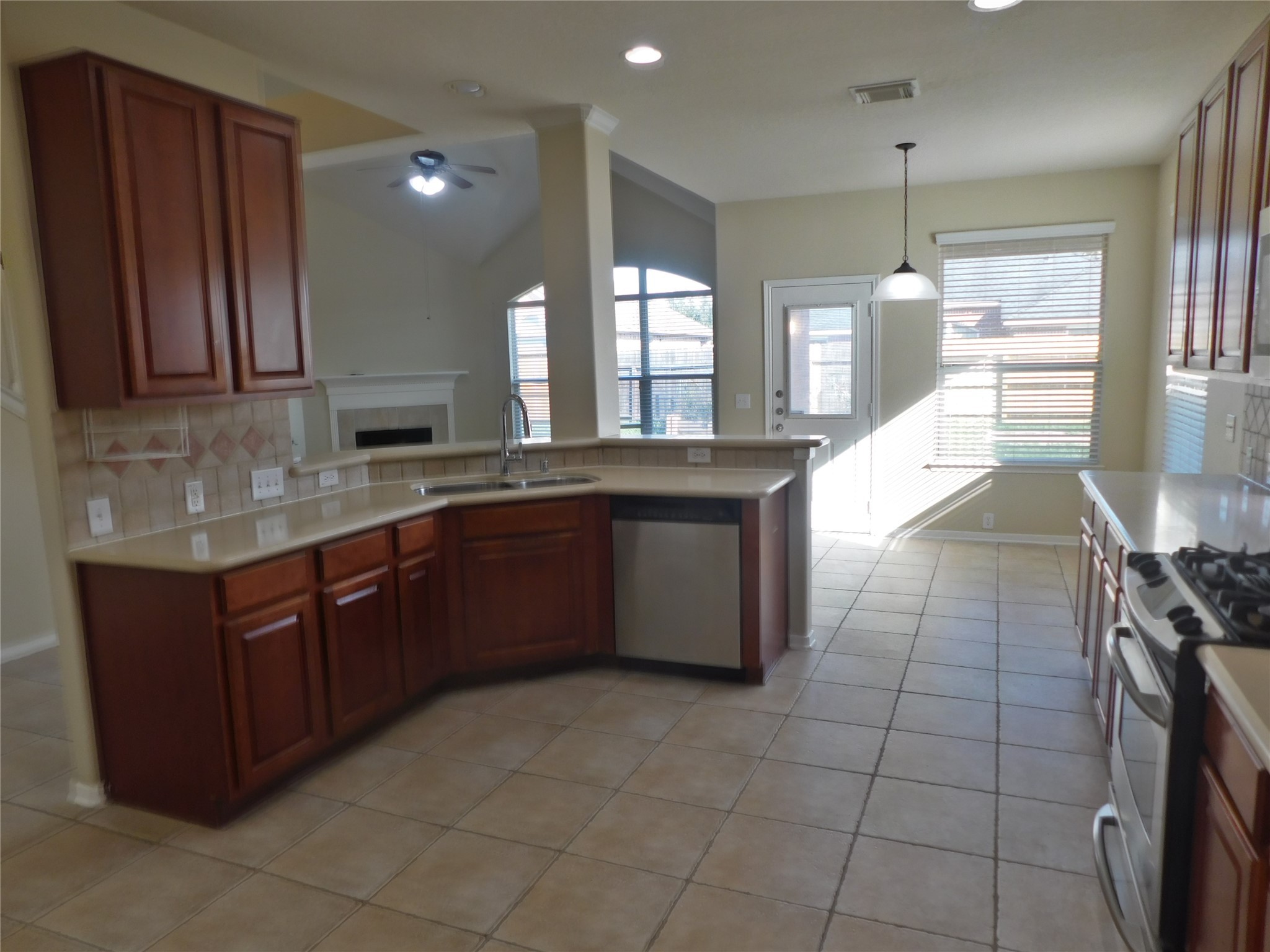 2511 Sunlight Lane Property Photo 5