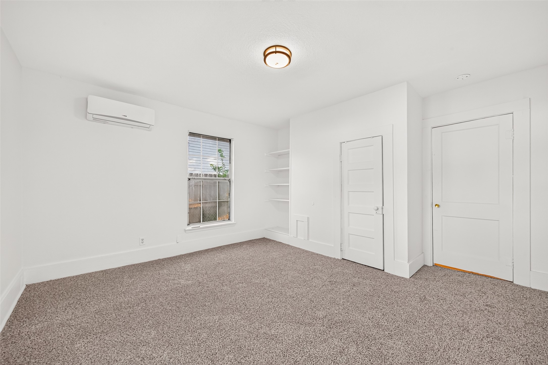 503 N Orange Street Property Photo 10