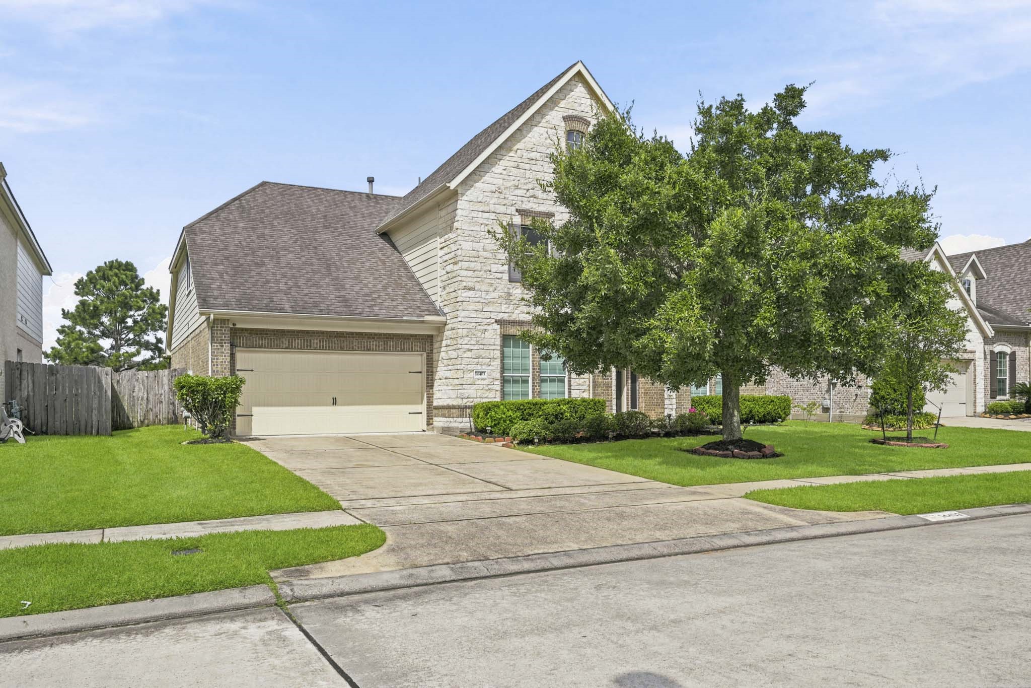14403 Lakepointe Bend Lane Property Photo 3